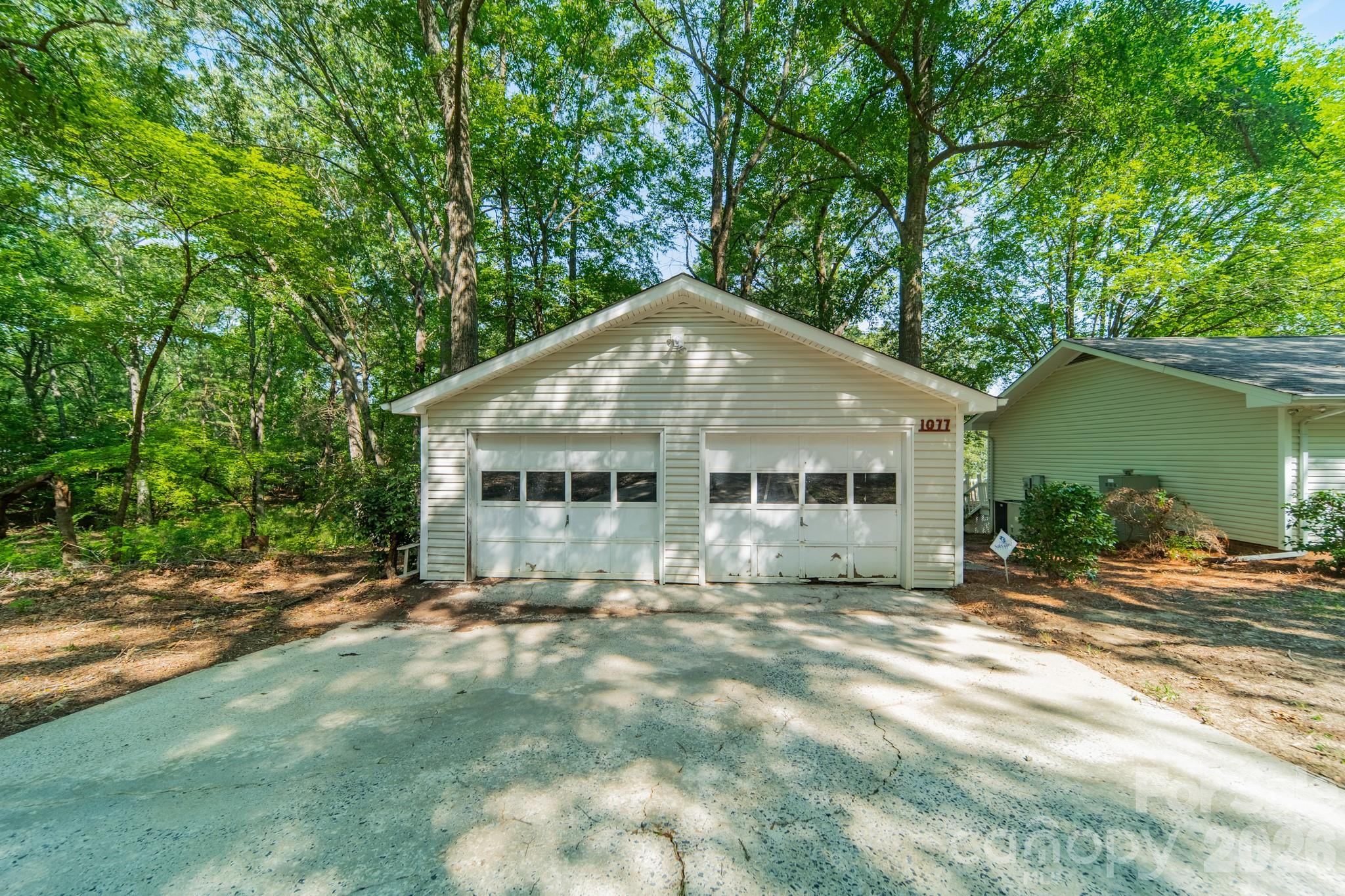 1077 E Shore Drive Property Photo 33