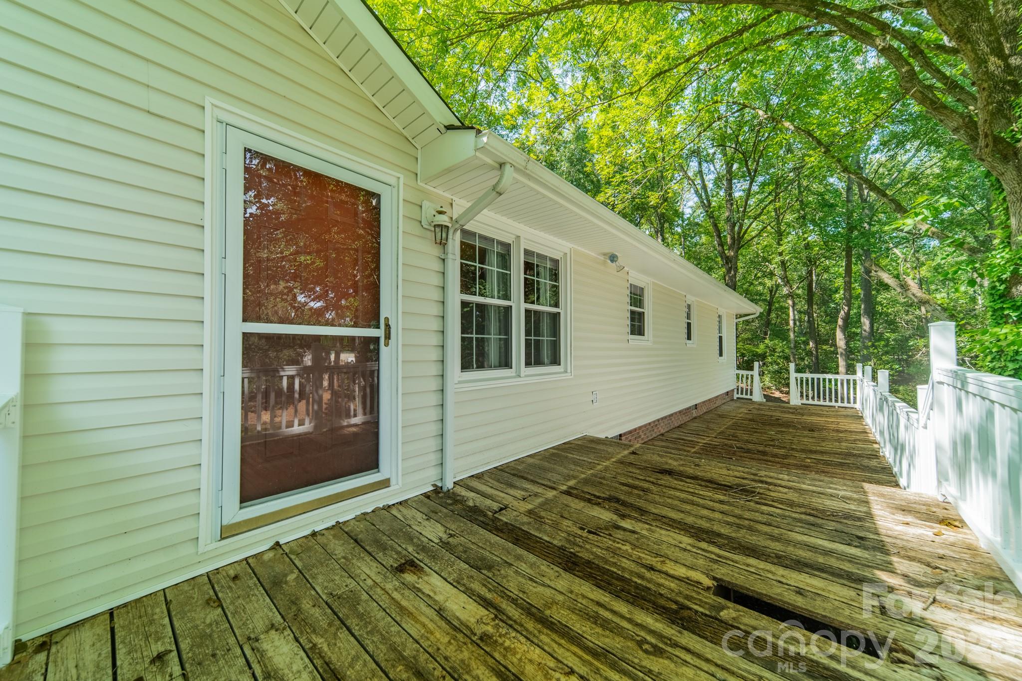 1077 E Shore Drive Property Photo 40