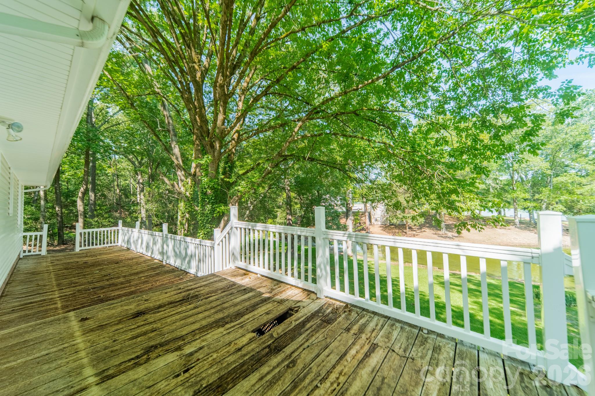 1077 E Shore Drive Property Photo 41
