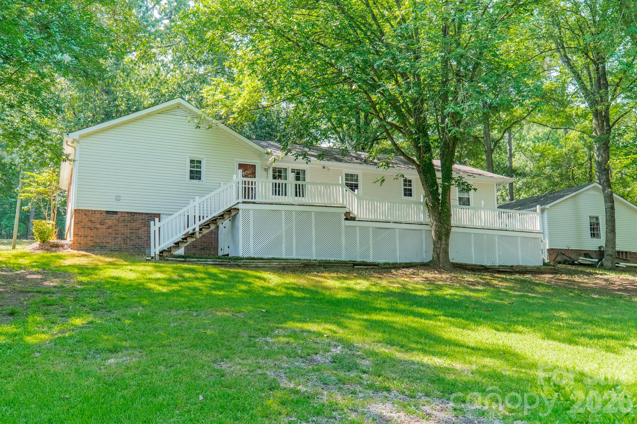 1077 E Shore Drive Property Photo 46