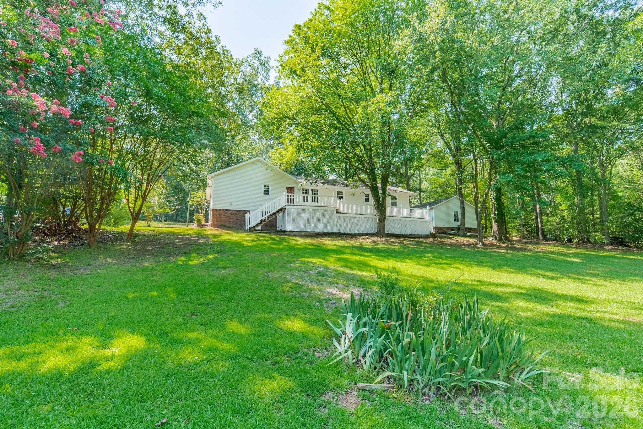 1077 E Shore Drive Property Photo 47