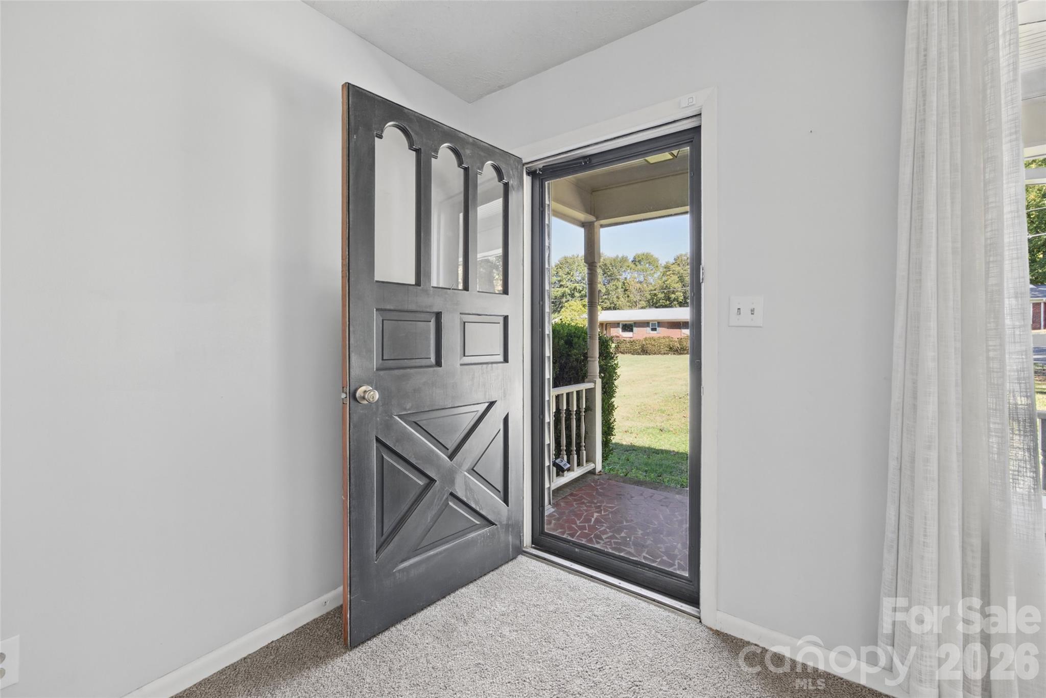 805 Waters Street Property Photo 3