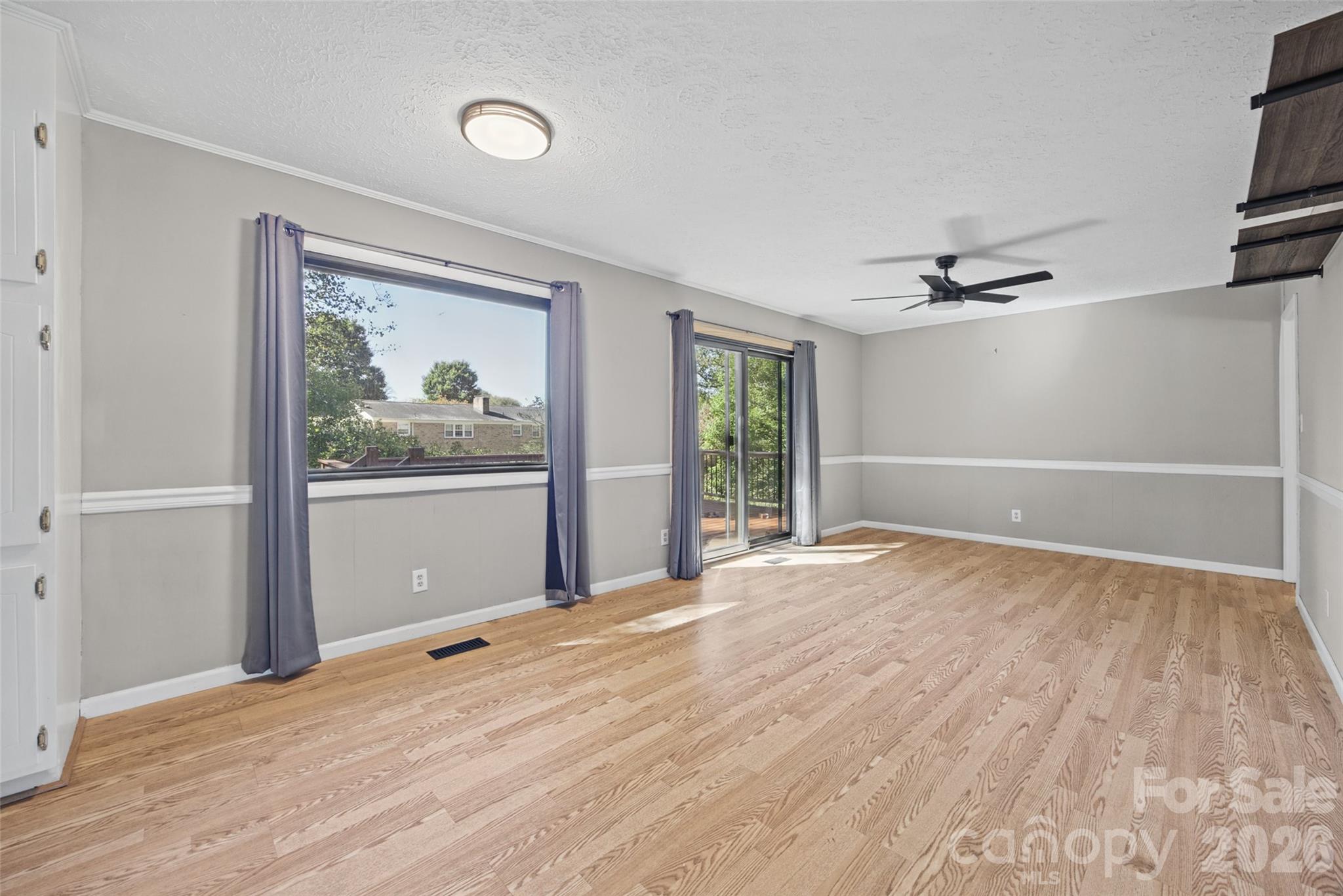 805 Waters Street Property Photo 4