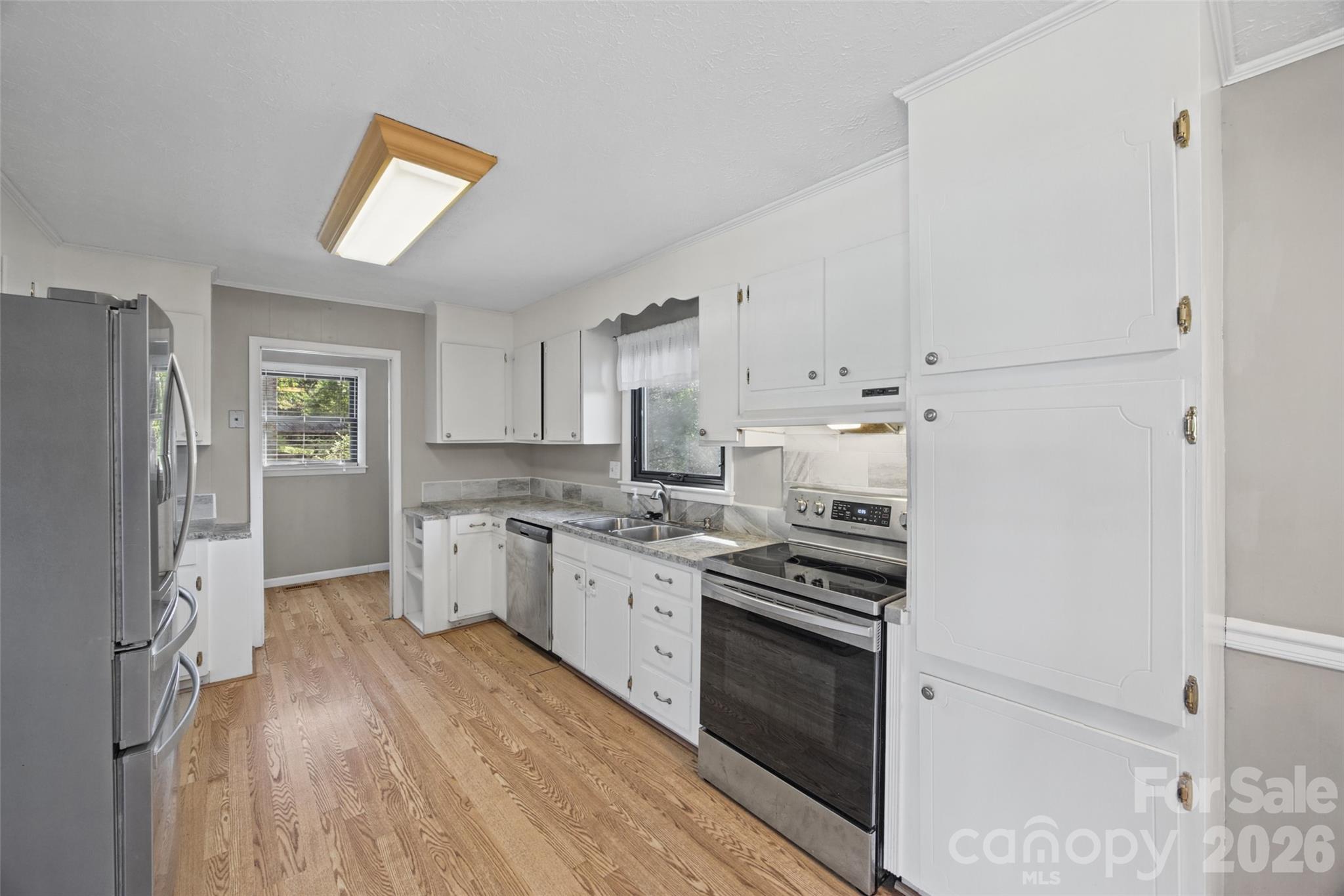 805 Waters Street Property Photo 8