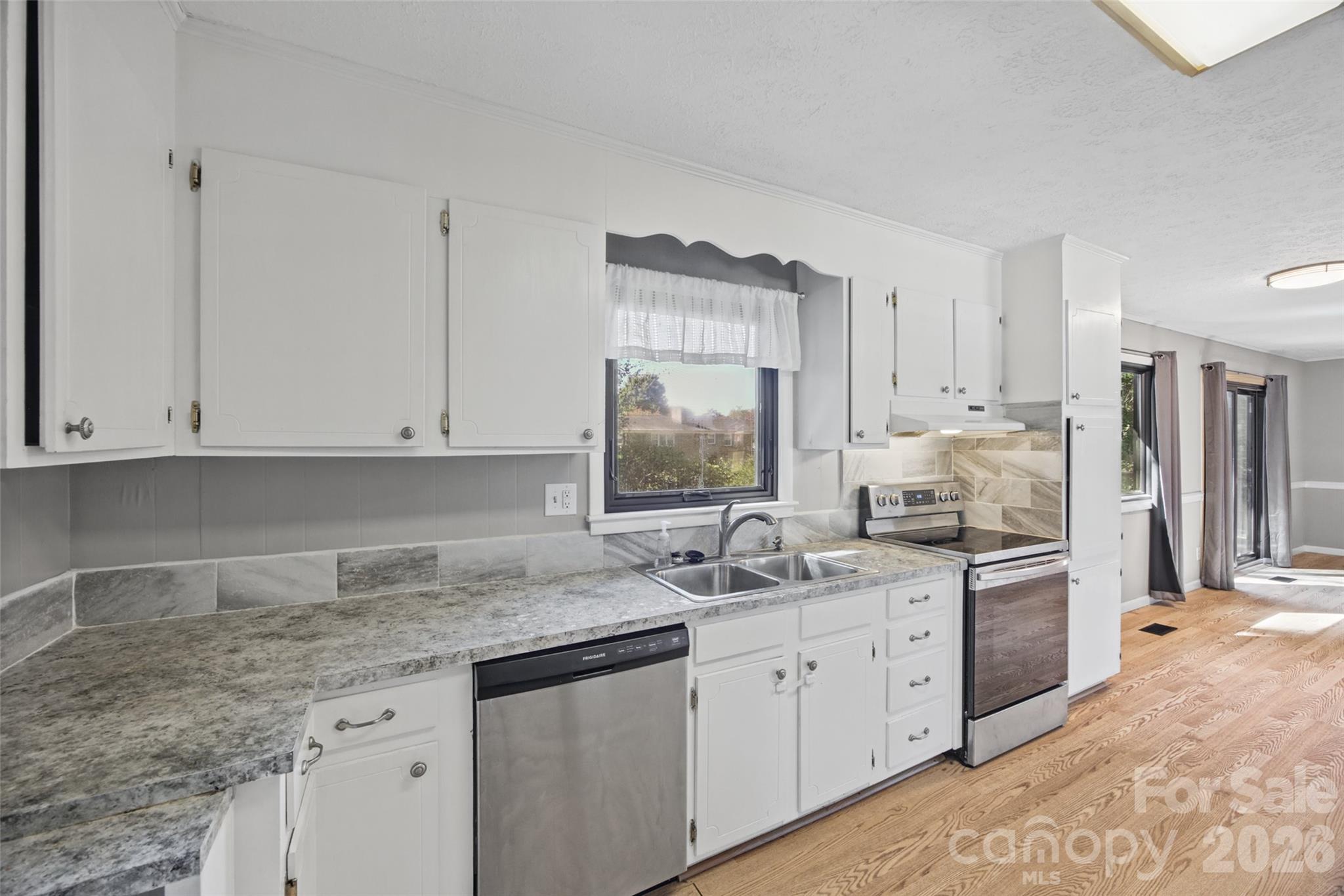 805 Waters Street Property Photo 11