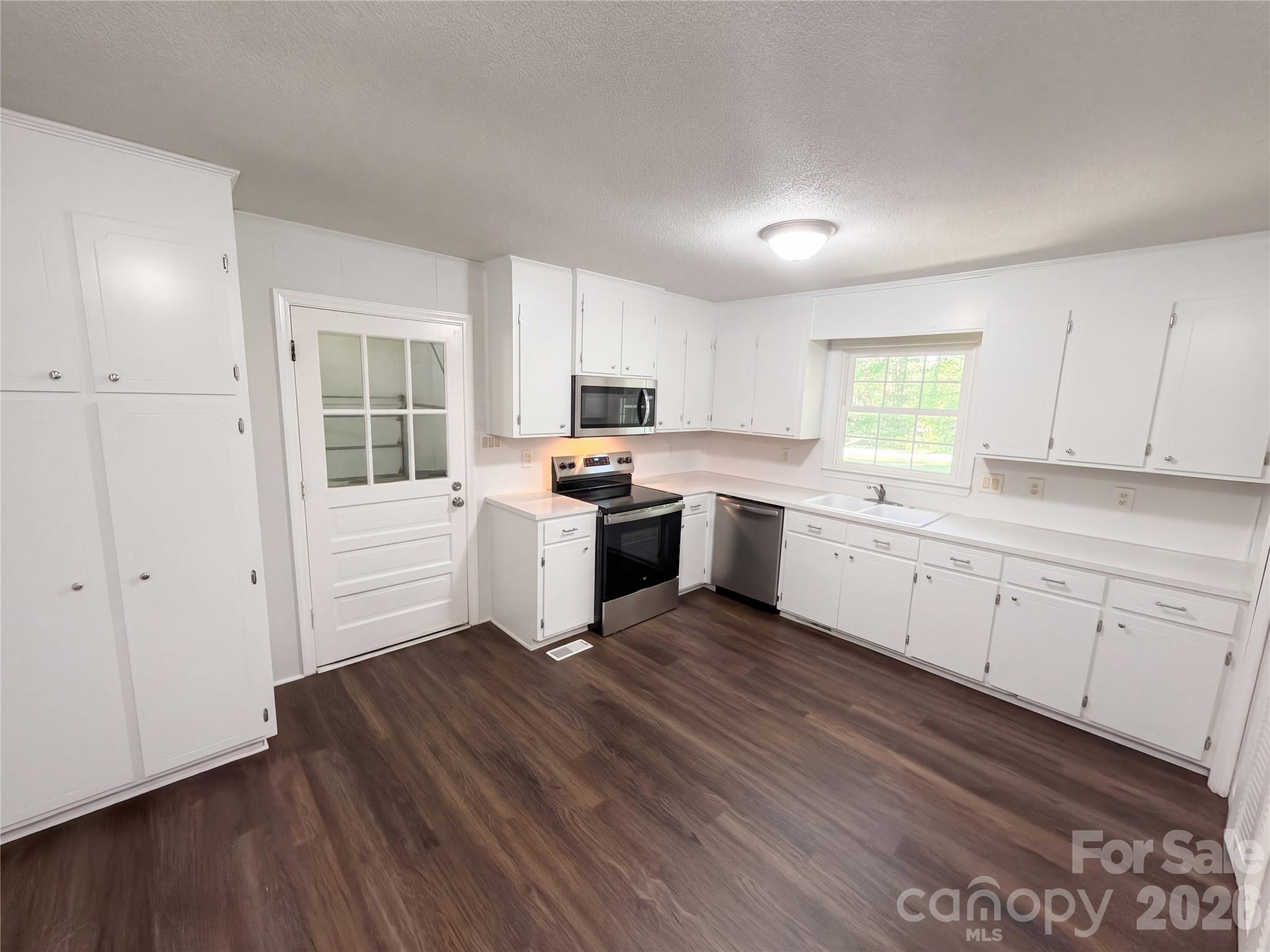 120 Smith Street Property Photo 9