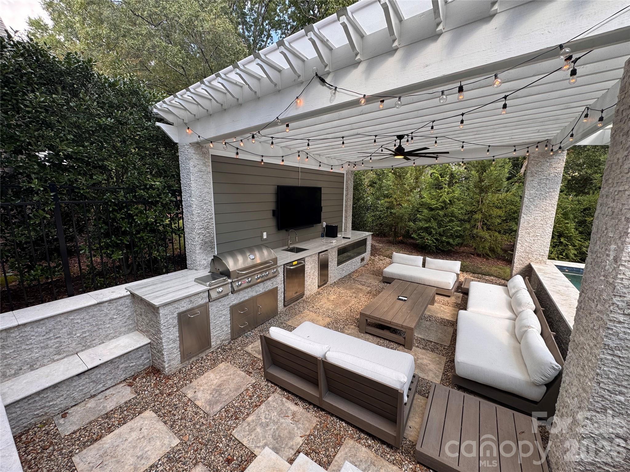 8916 Blakeney Drive Property Photo 3