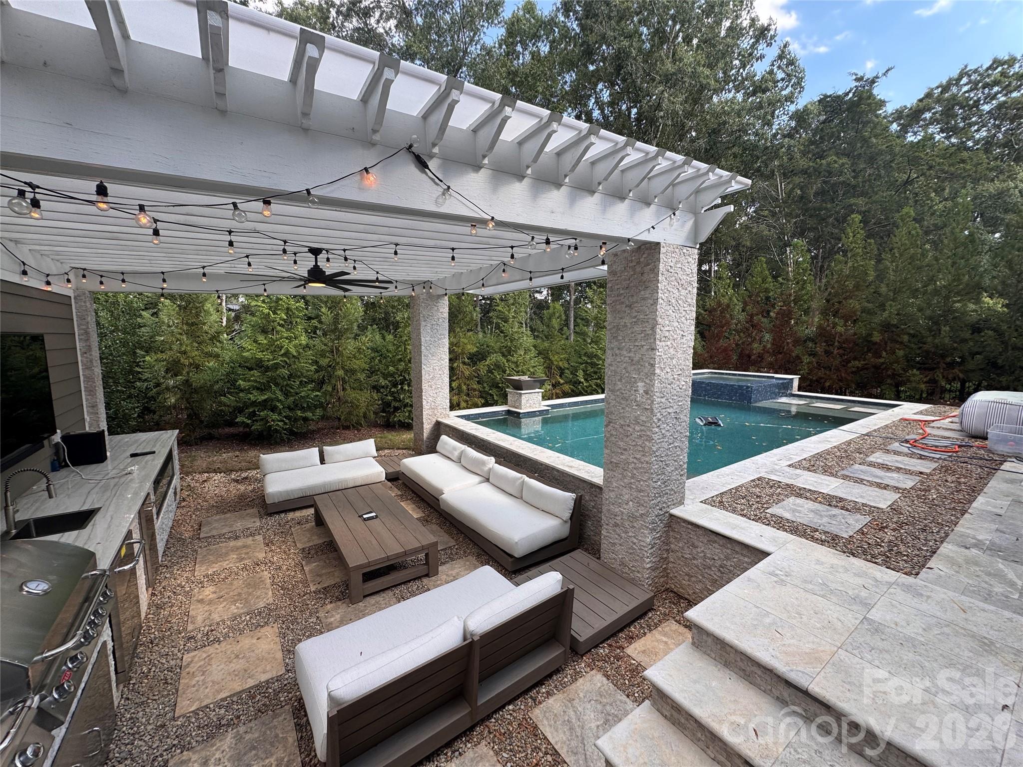 8916 Blakeney Drive Property Photo 4