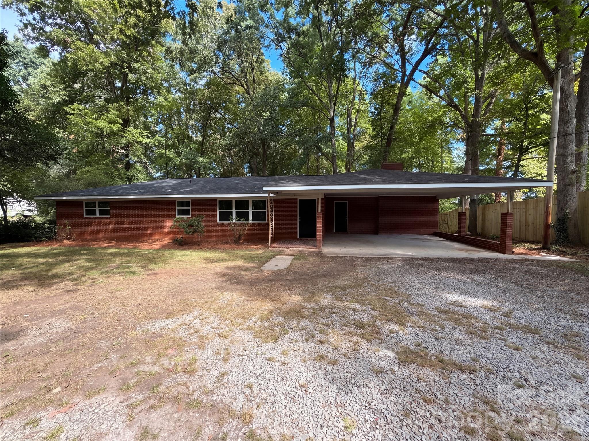 1632 Carolina Circle Property Photo 1