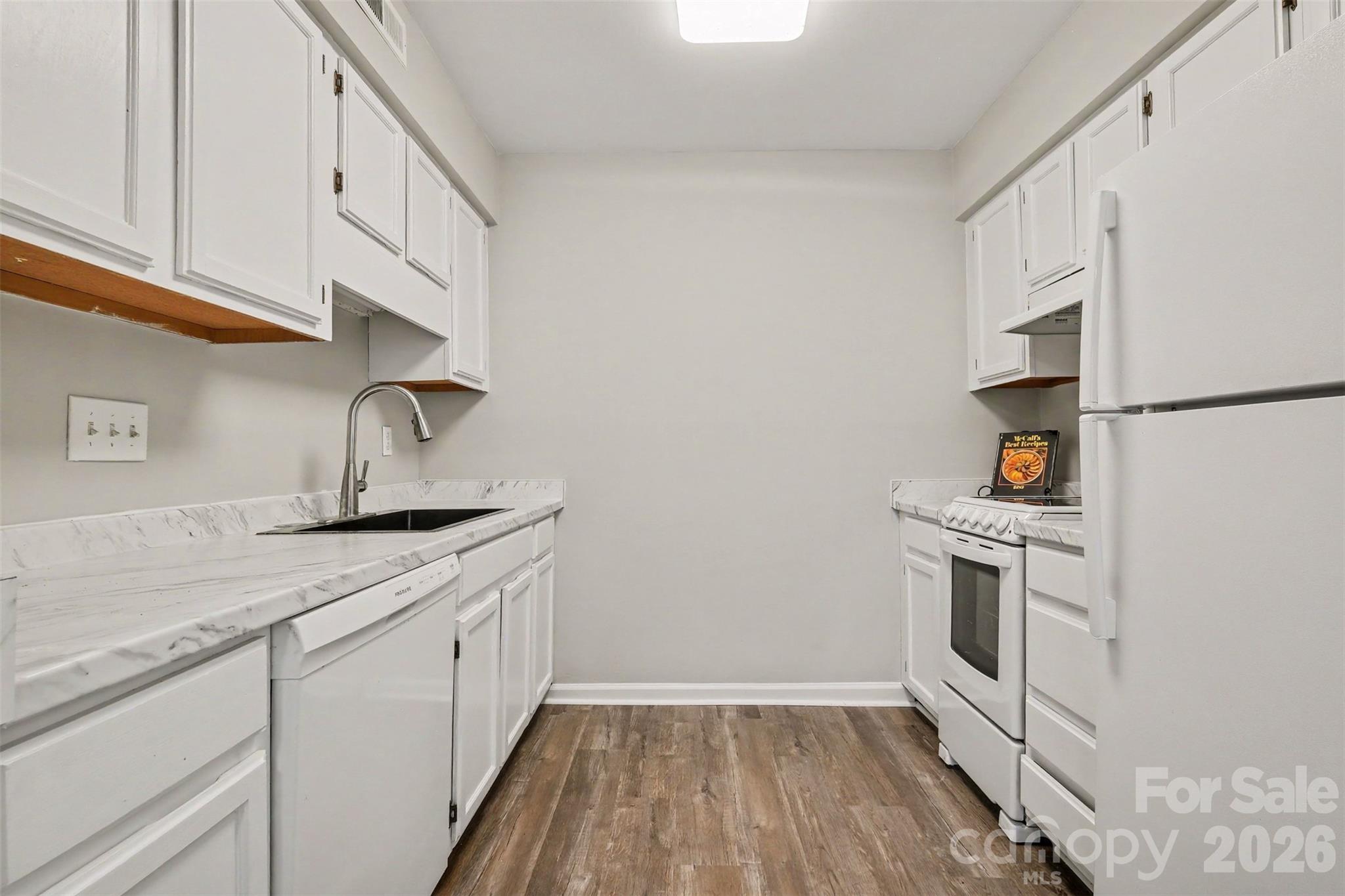 3201 Heathstead Place Property Photo 10