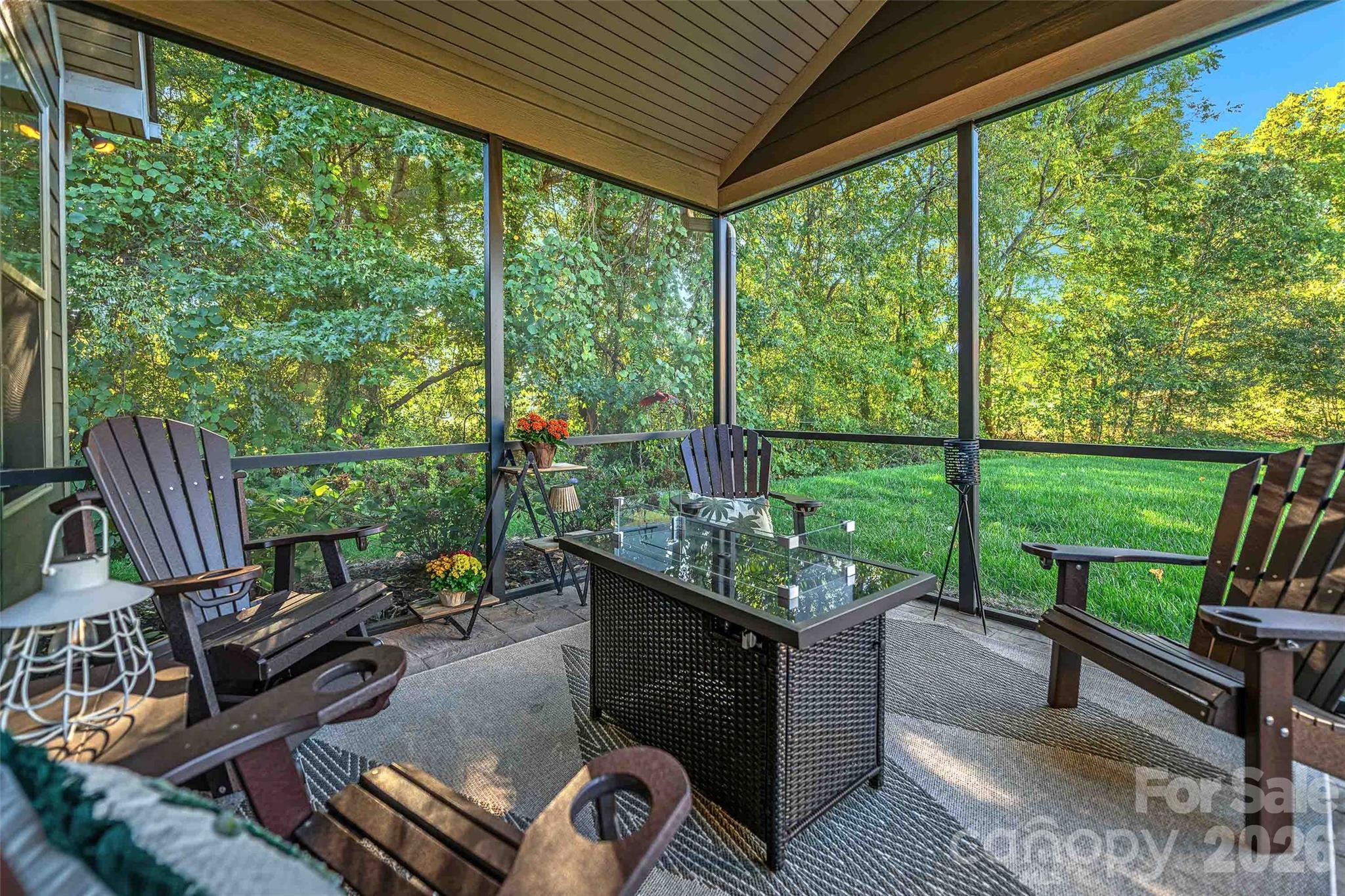 3141 Glacier Court Property Photo 4