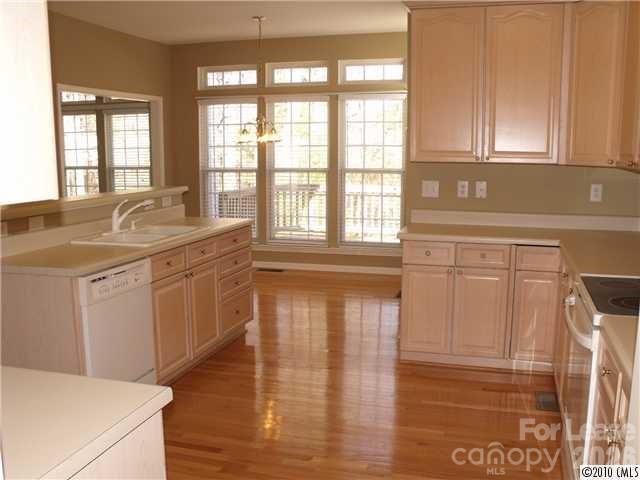 1045 Muirfield Drive Property Photo 3