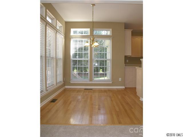 1045 Muirfield Drive Property Photo 5