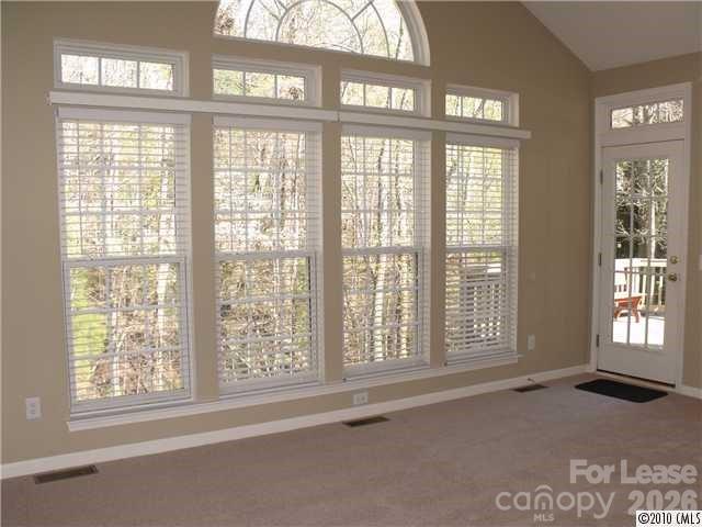 1045 Muirfield Drive Property Photo 7