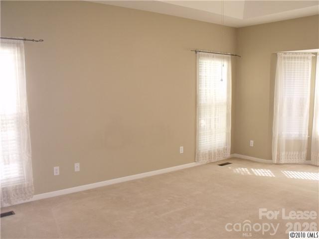 1045 Muirfield Drive Property Photo 8