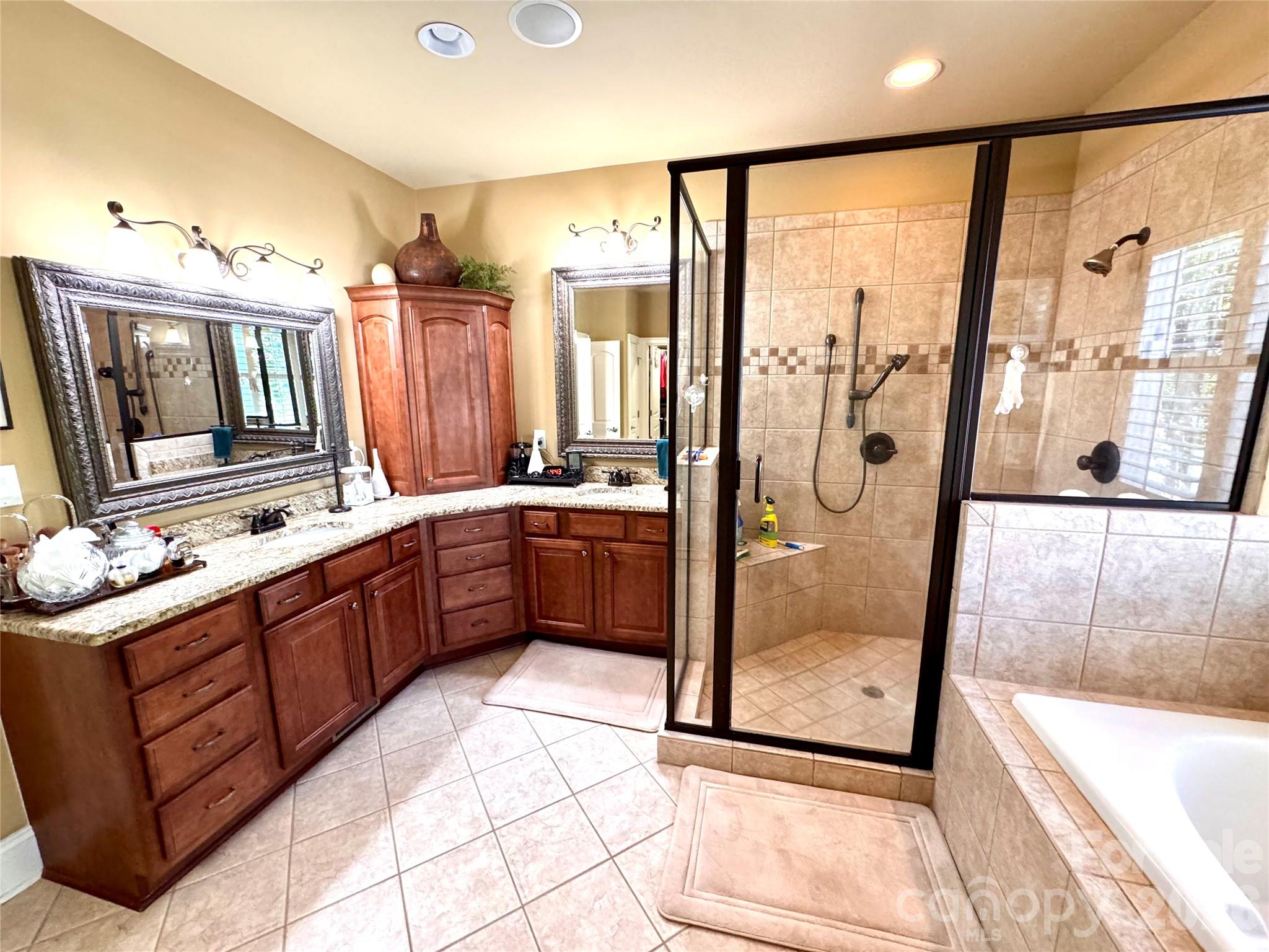 2909 Donegal Drive Property Photo 10