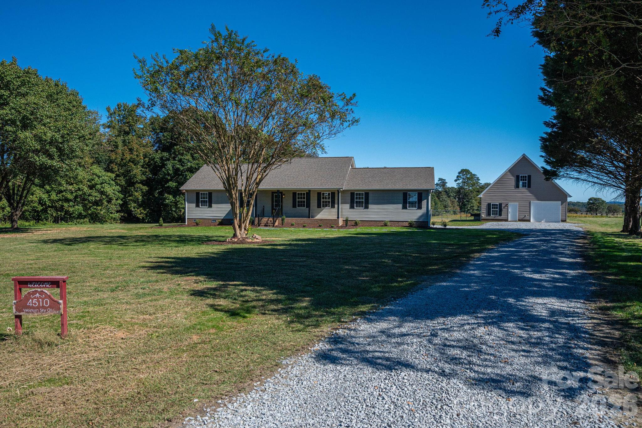 4510 Western Sky Court Property Photo 3