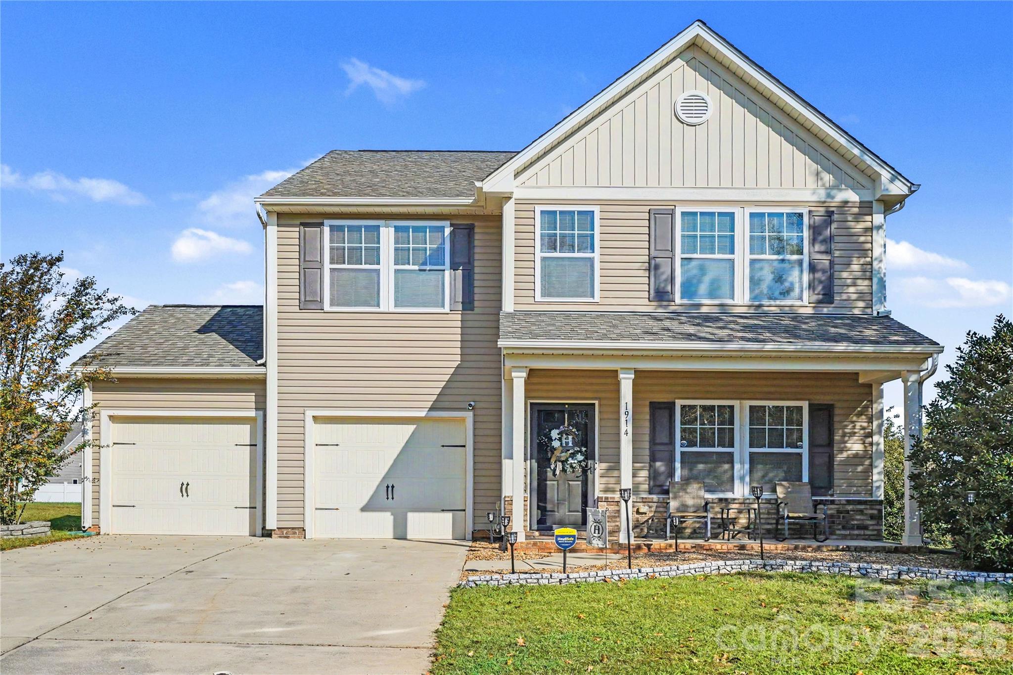 1914 Kingstree Drive Property Photo 2