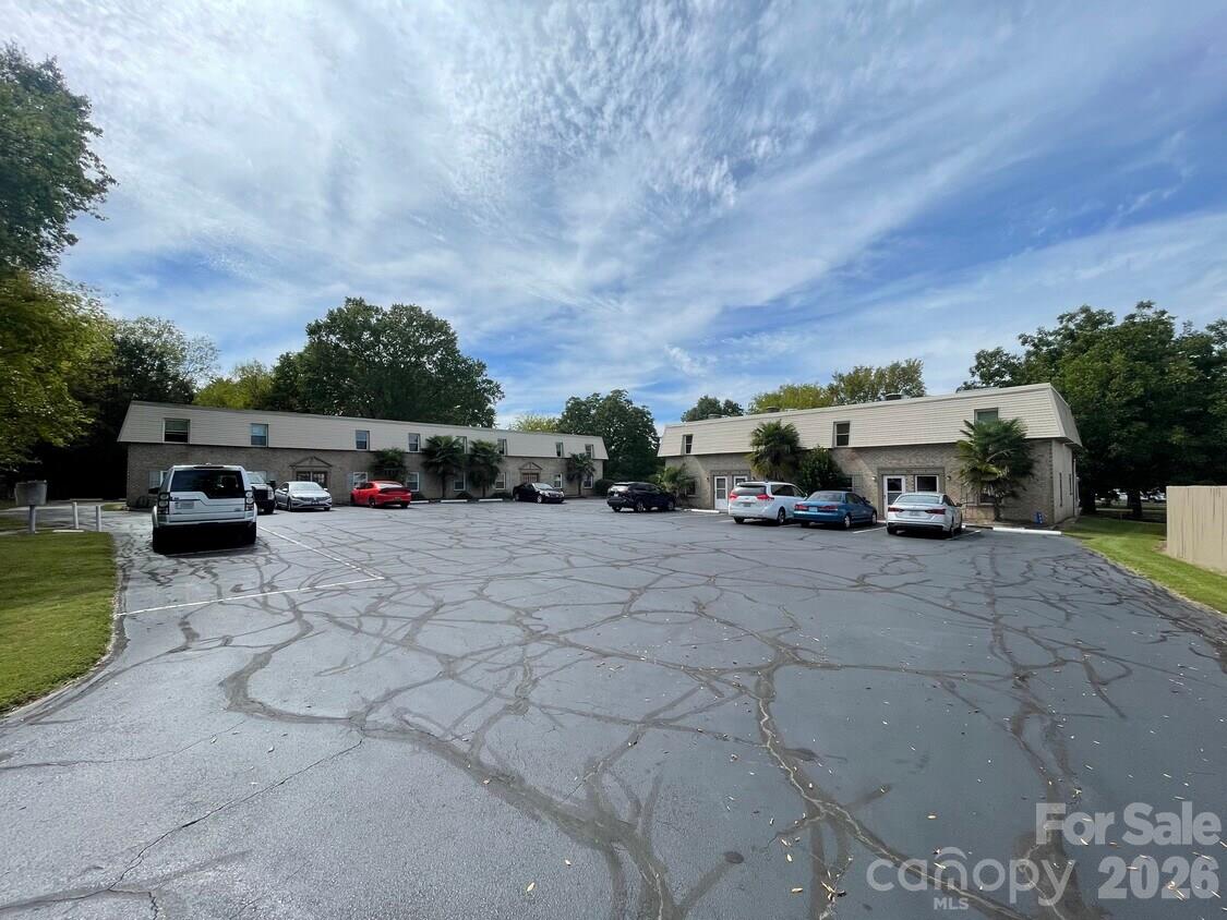 325 Hall Lane Property Photo 1