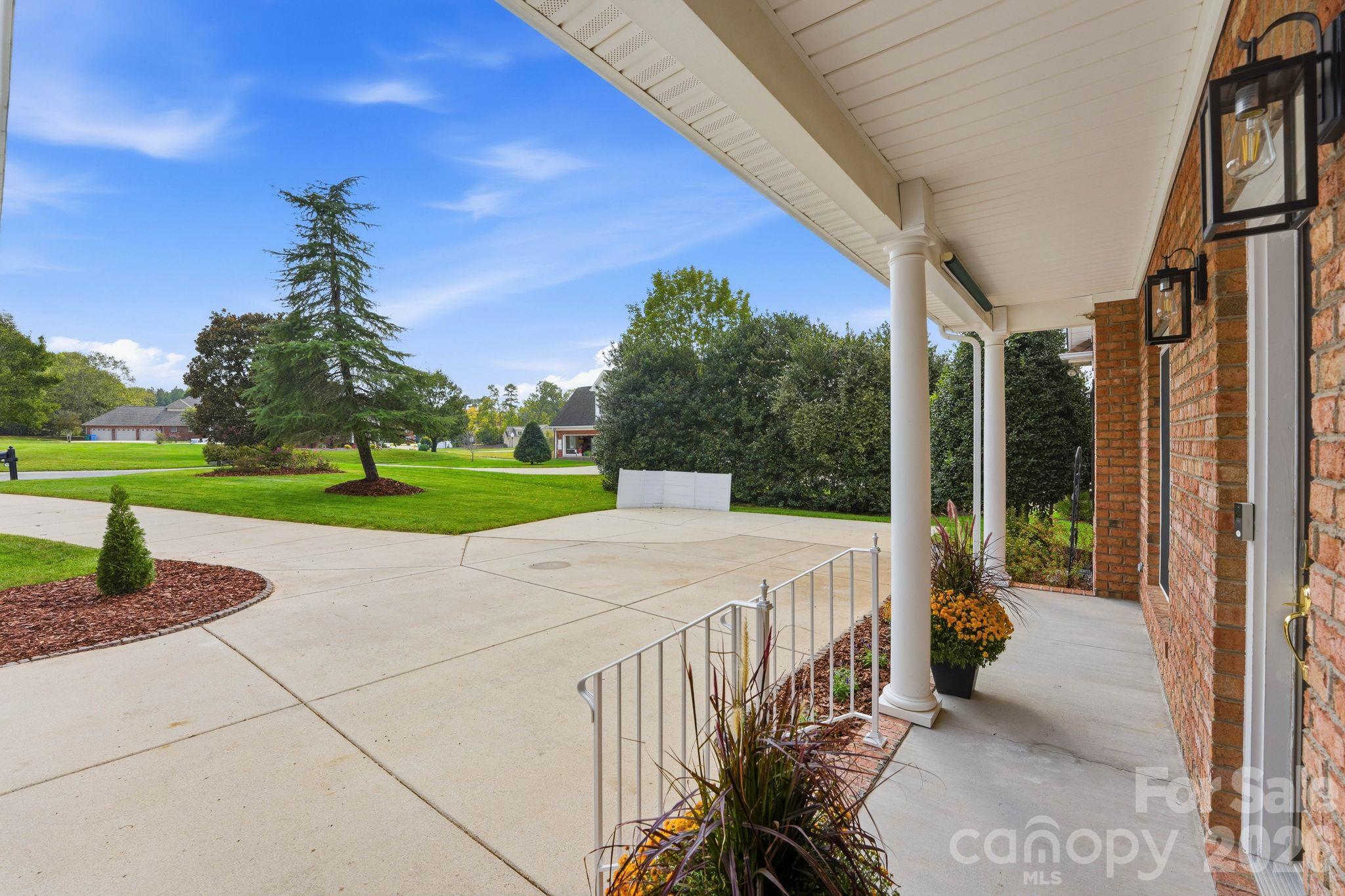 803 Amanda Way Property Photo 4
