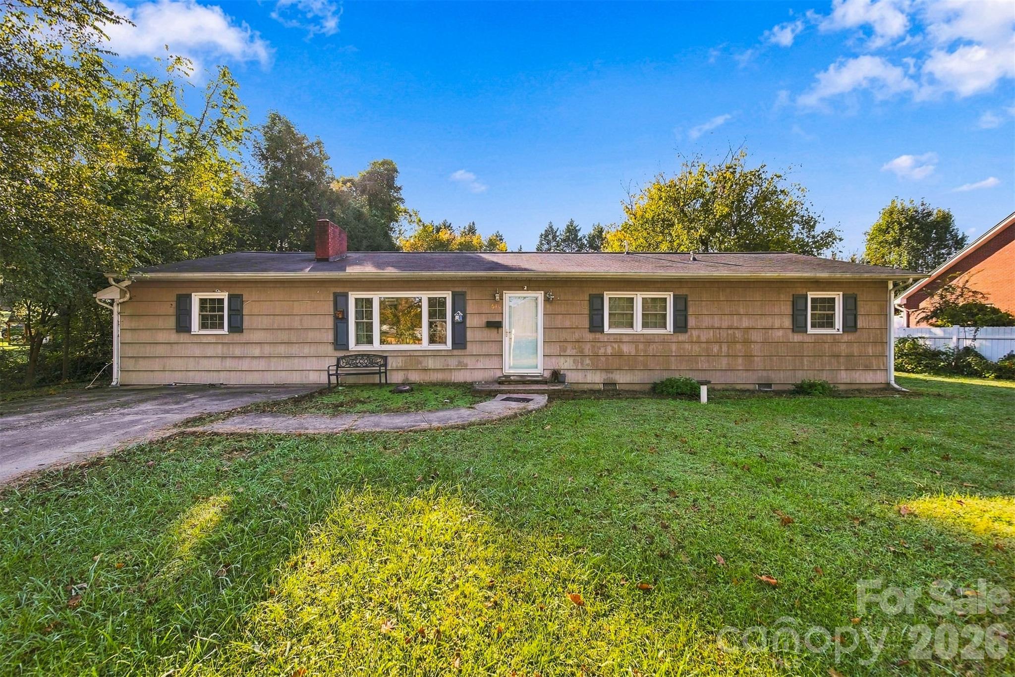 640 Diamondhead Drive Property Photo 1