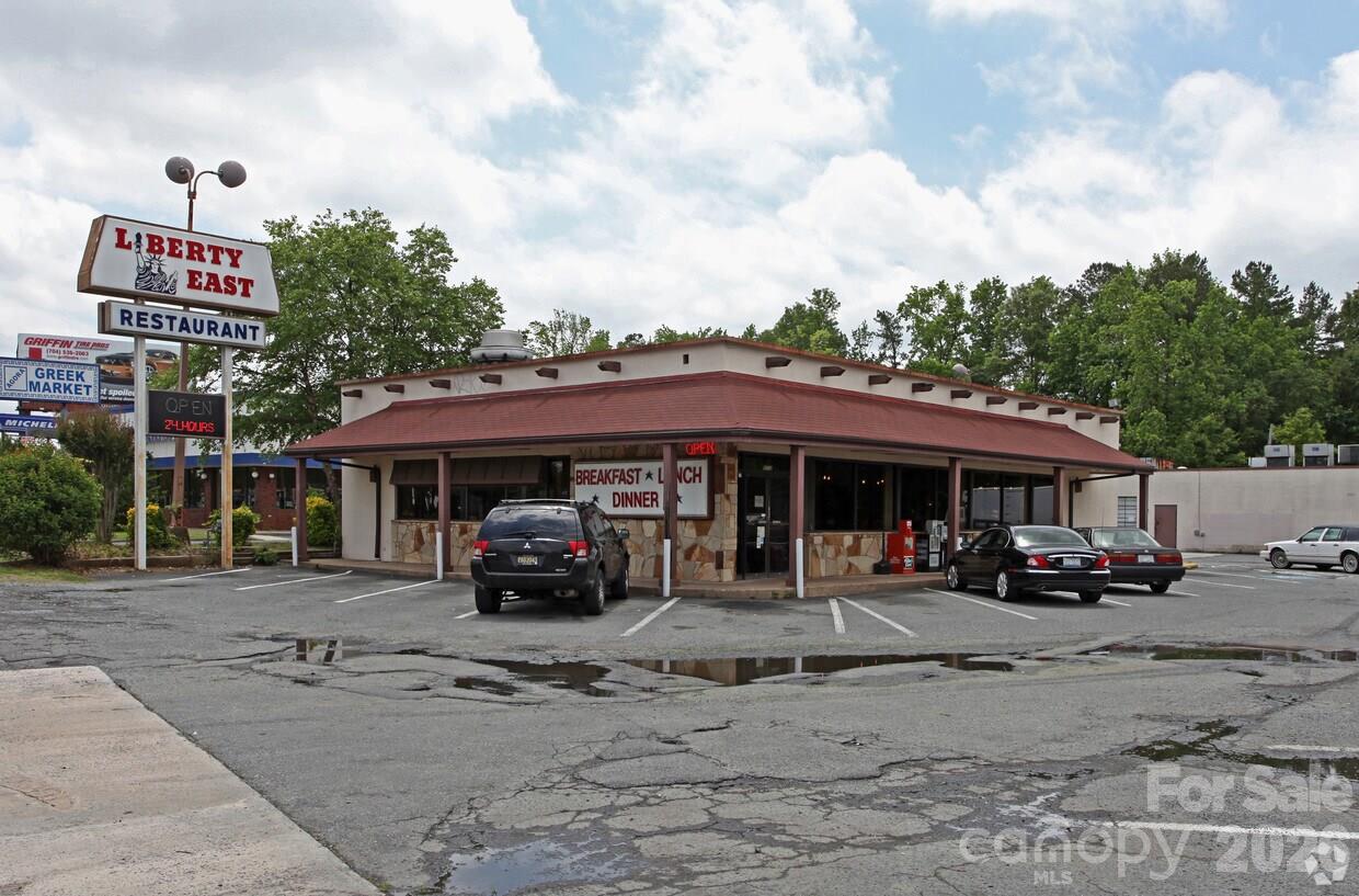 5122, 5112, 5100 Independence Boulevard Property Photo 3