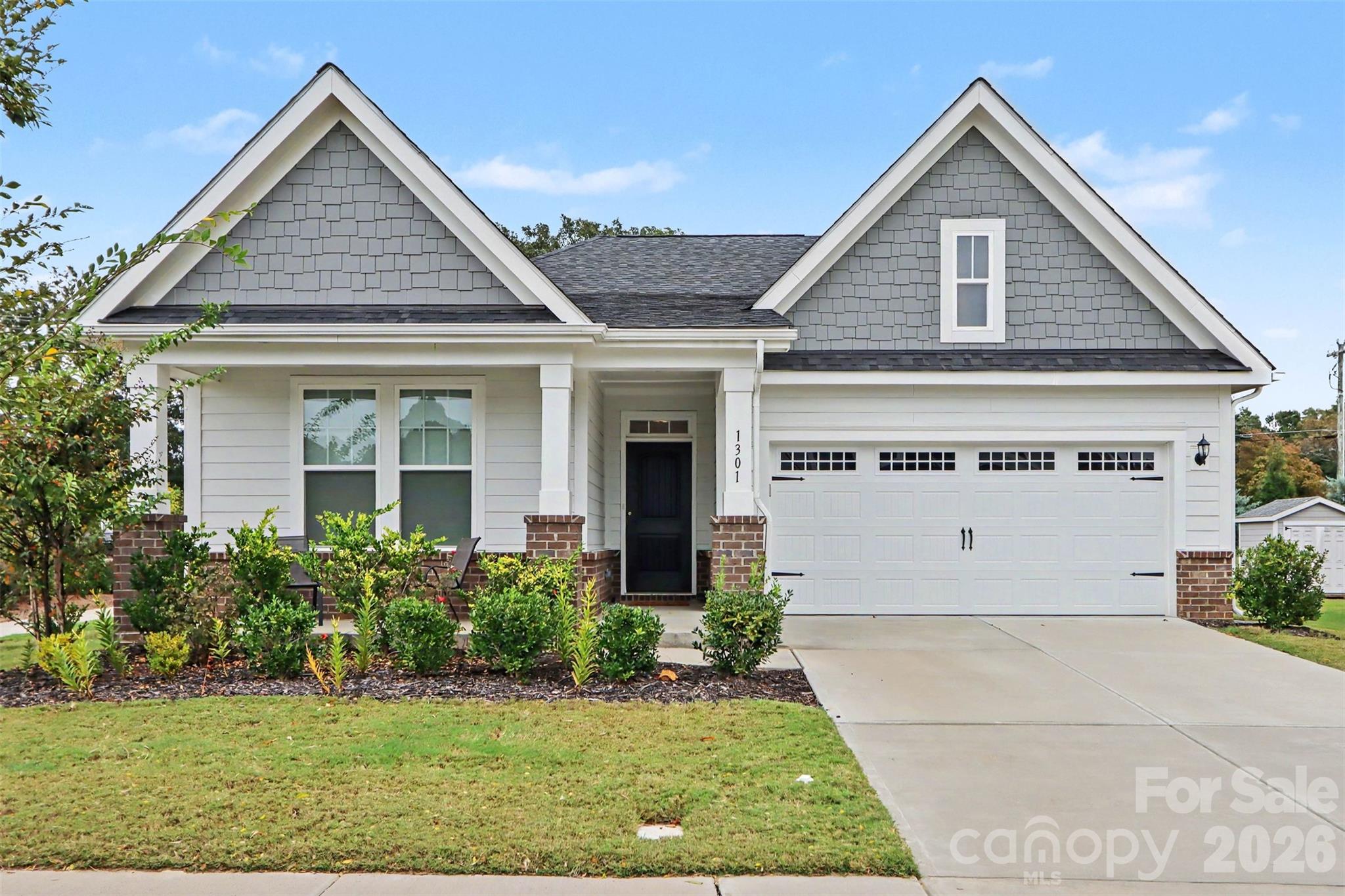 1301 Black Walnut Street Property Photo 1