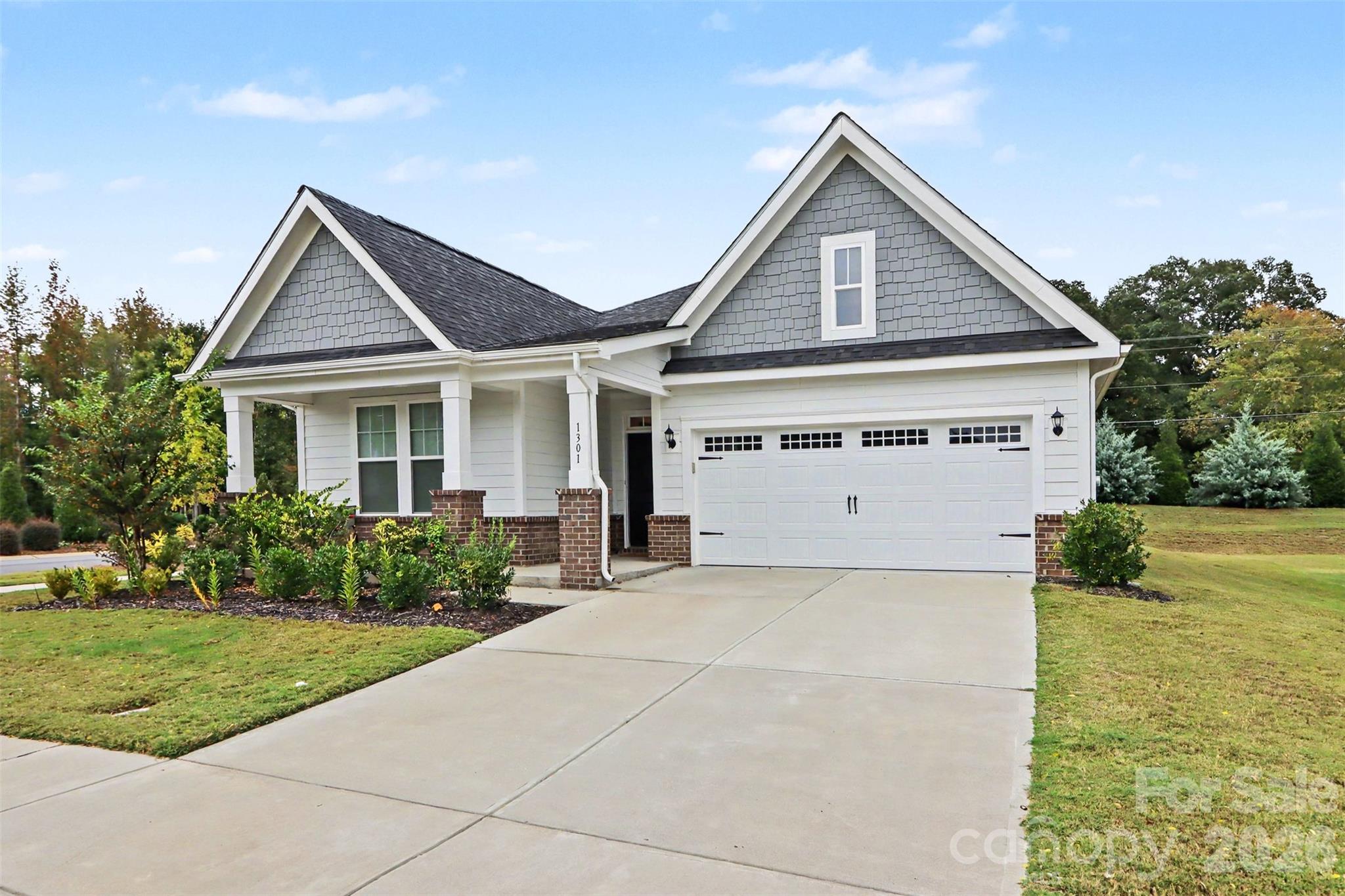 1301 Black Walnut Street Property Photo 2