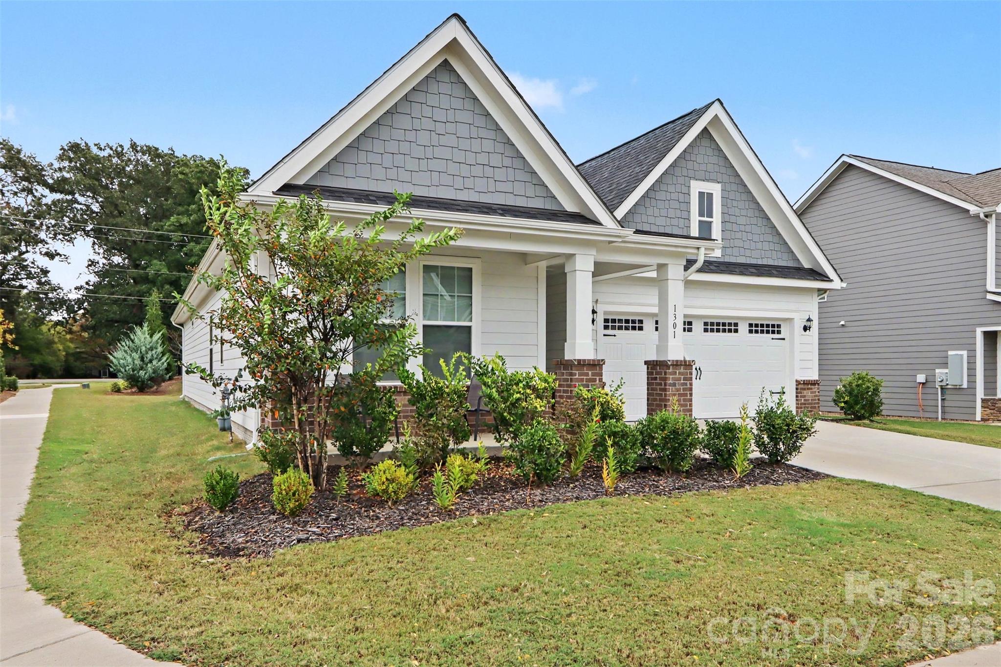 1301 Black Walnut Street Property Photo 3