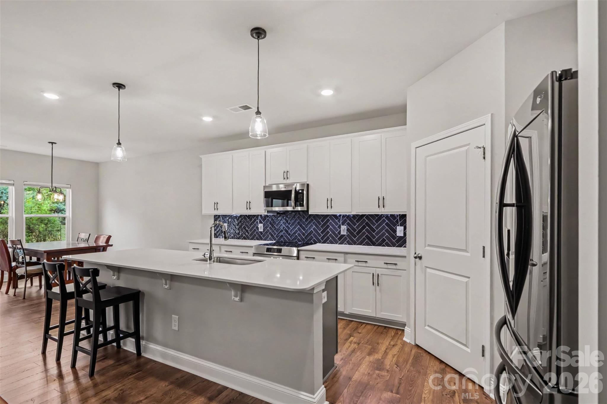 1301 Black Walnut Street Property Photo 7