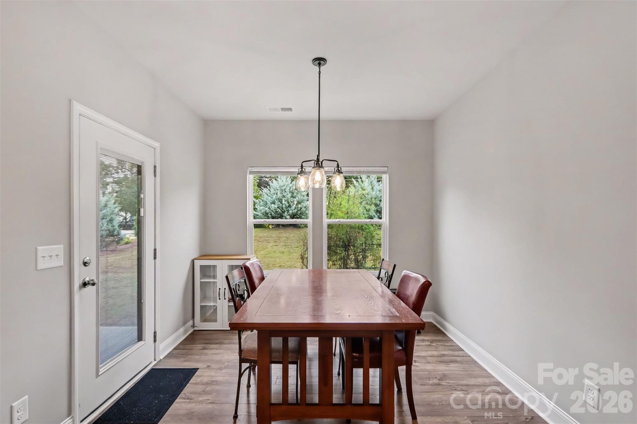 1301 Black Walnut Street Property Photo 8