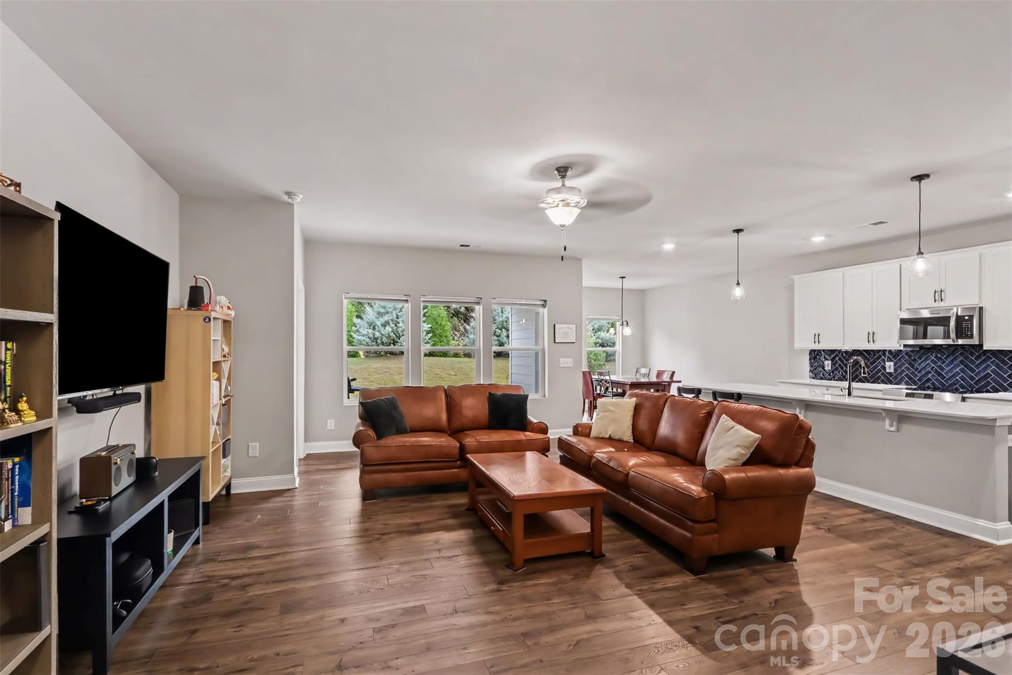 1301 Black Walnut Street Property Photo 9