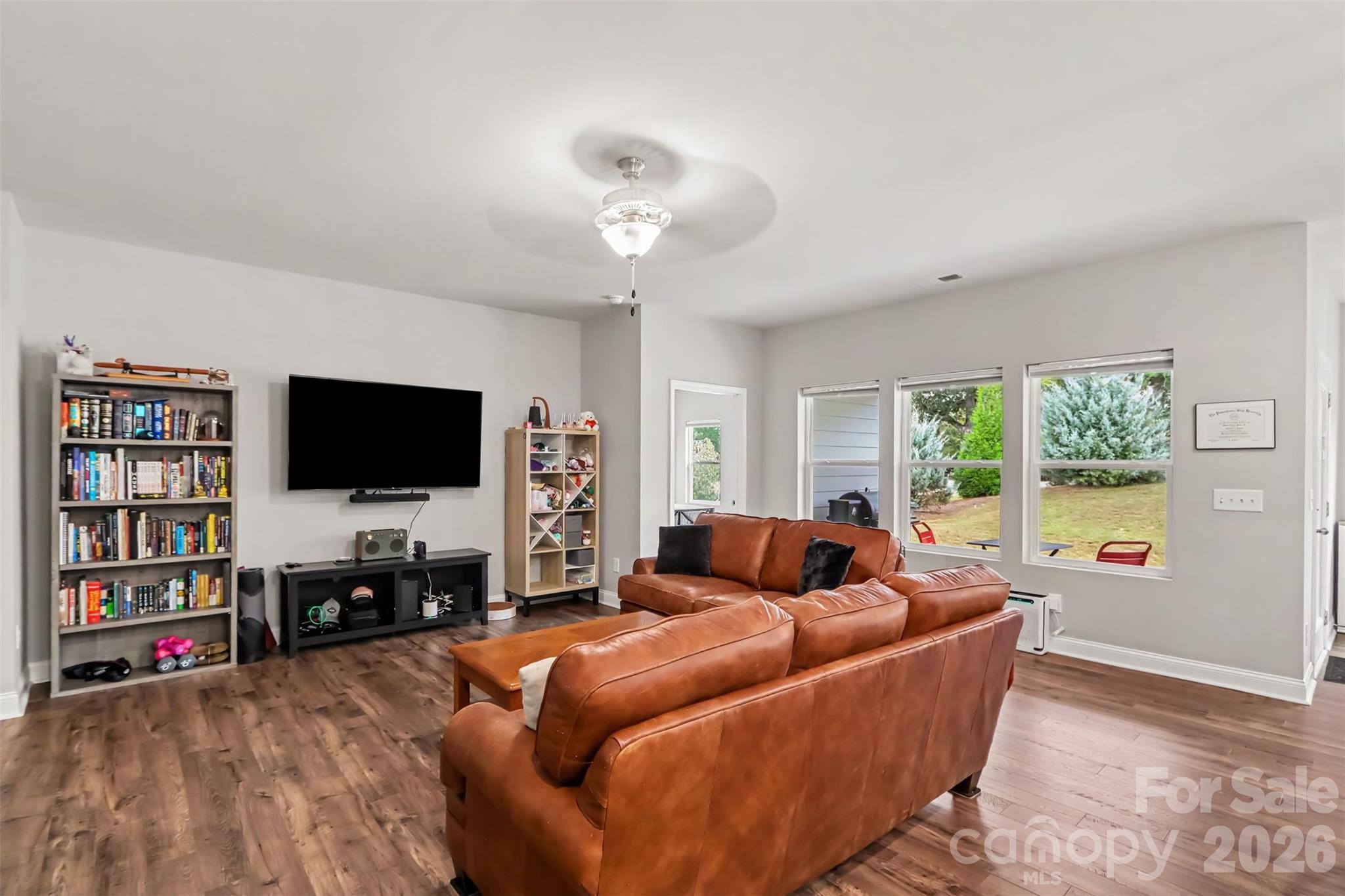 1301 Black Walnut Street Property Photo 10
