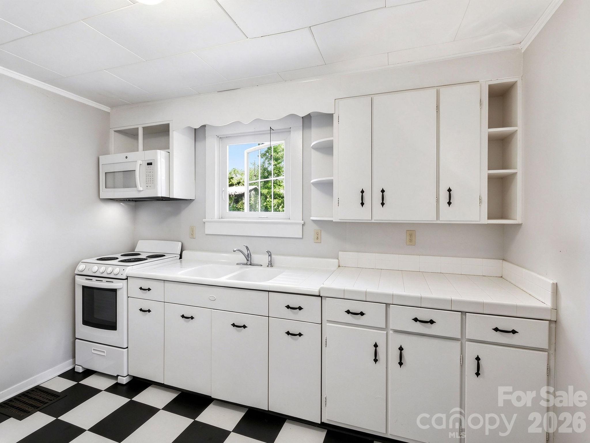 404 Montreat Road Property Photo 13