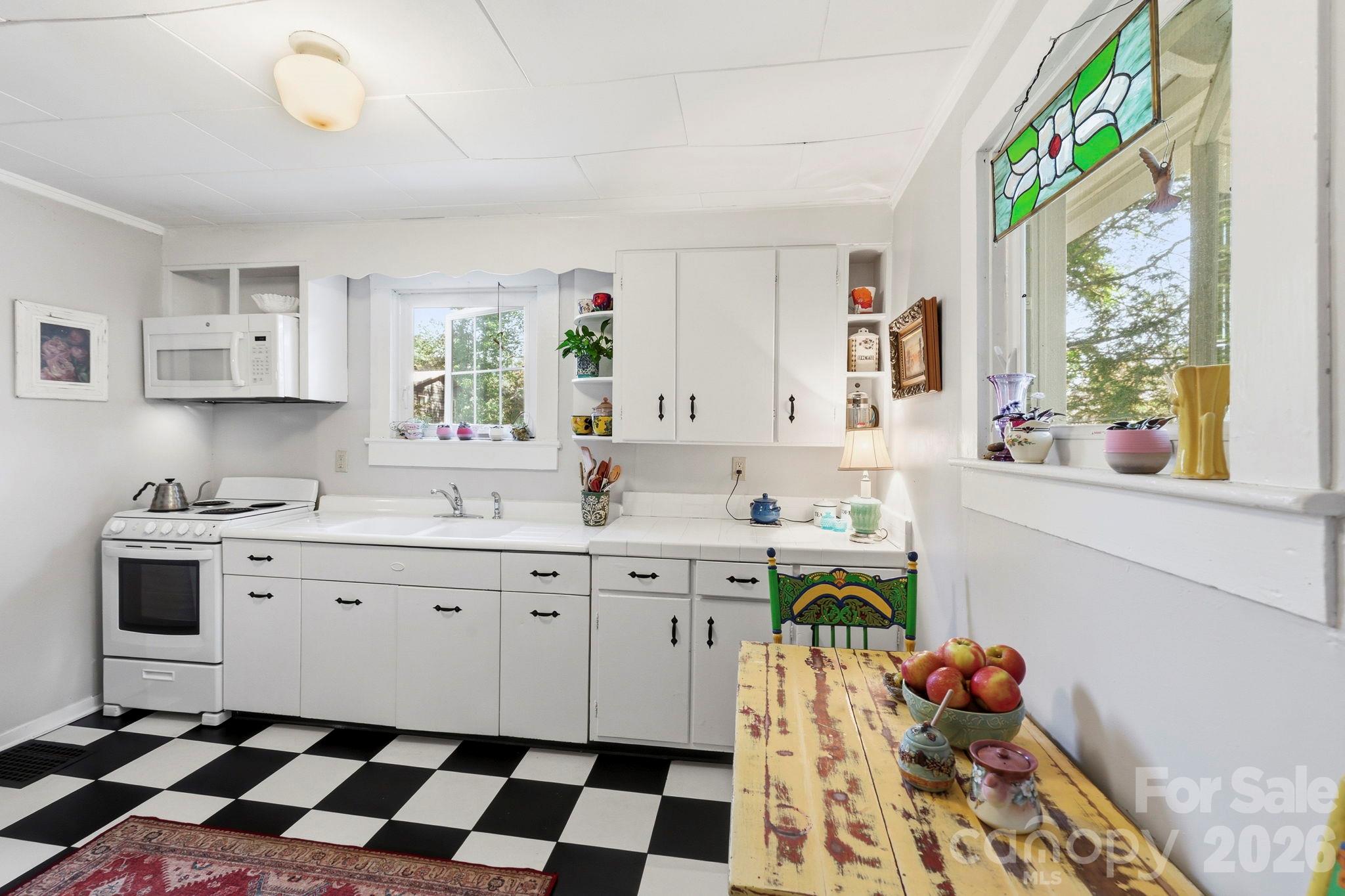 404 Montreat Road Property Photo 14
