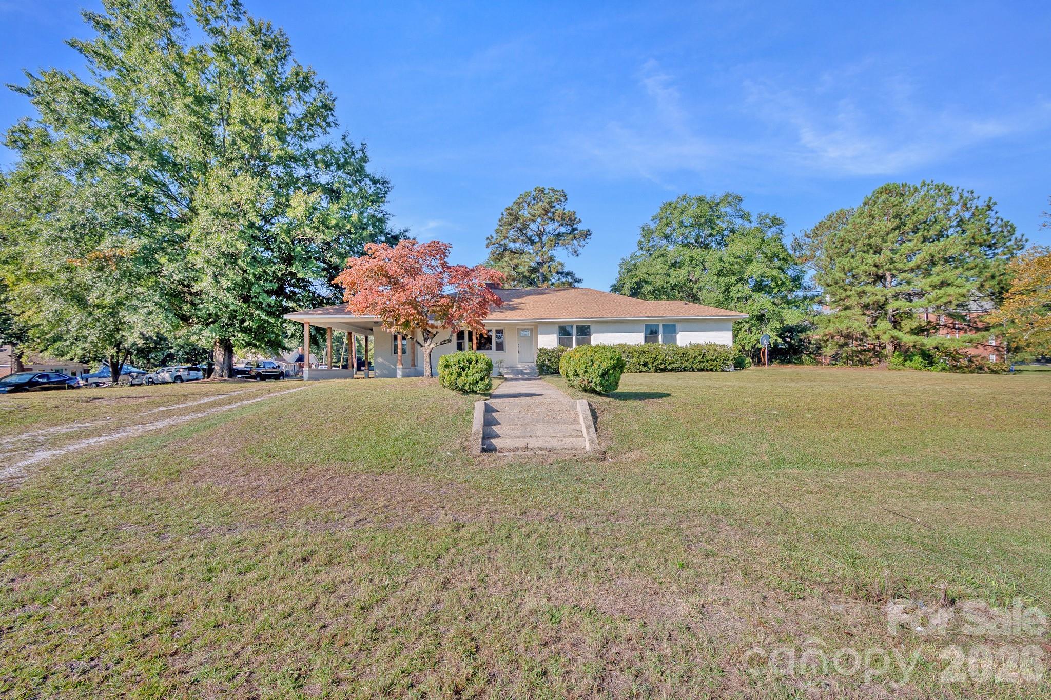 212 S Sycamore Street Property Photo 2
