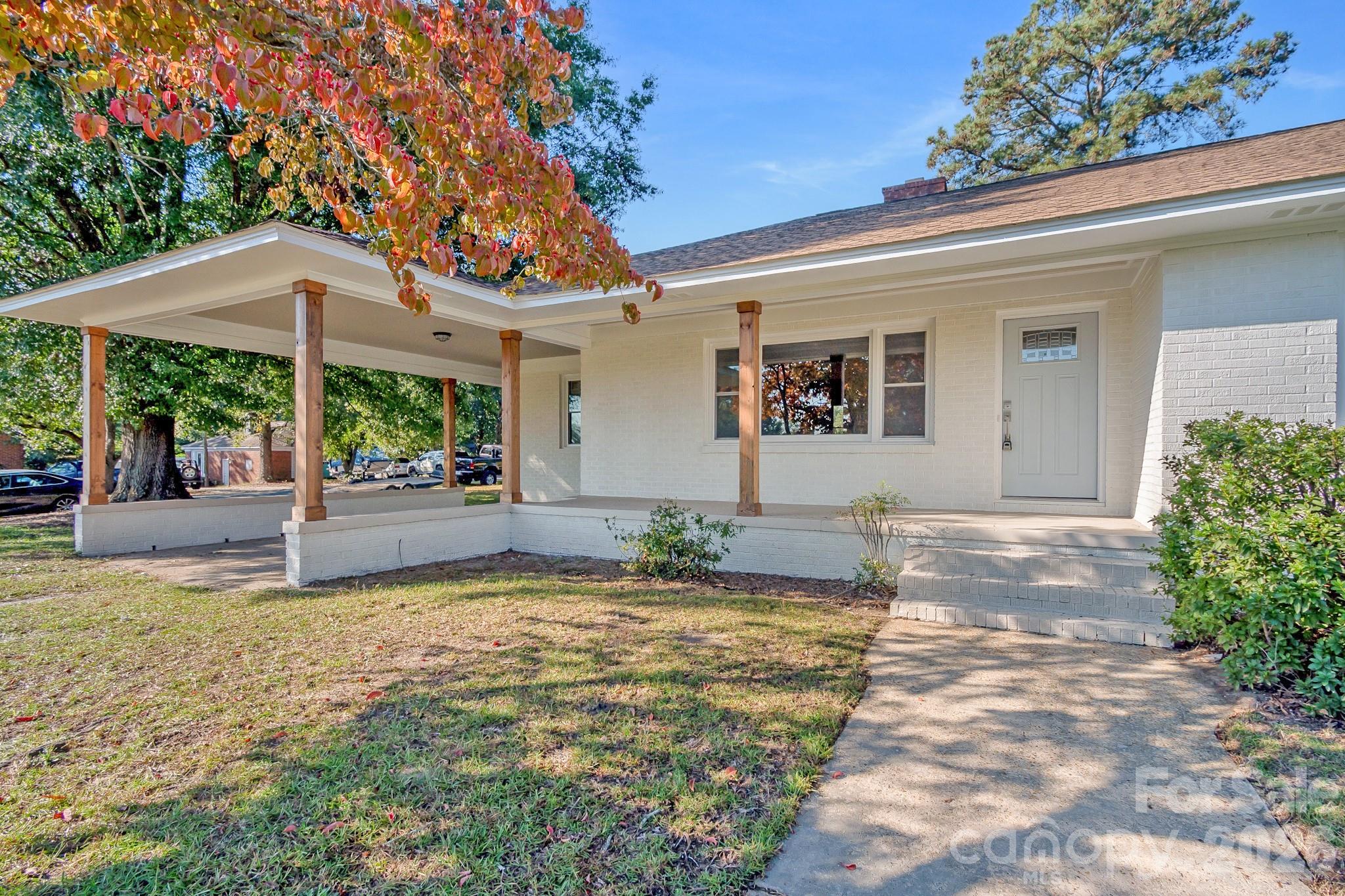 212 S Sycamore Street Property Photo 3