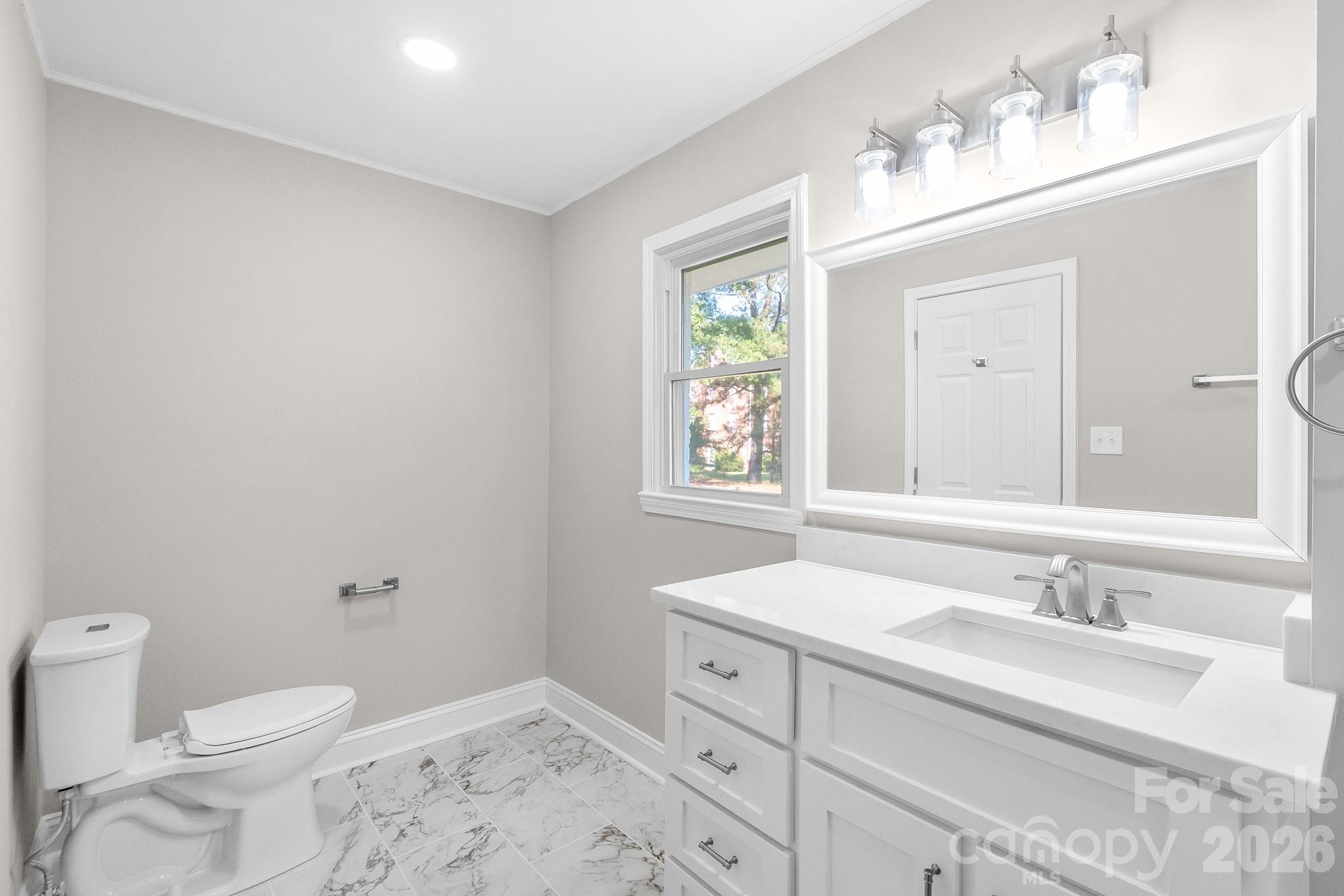 212 S Sycamore Street Property Photo 6