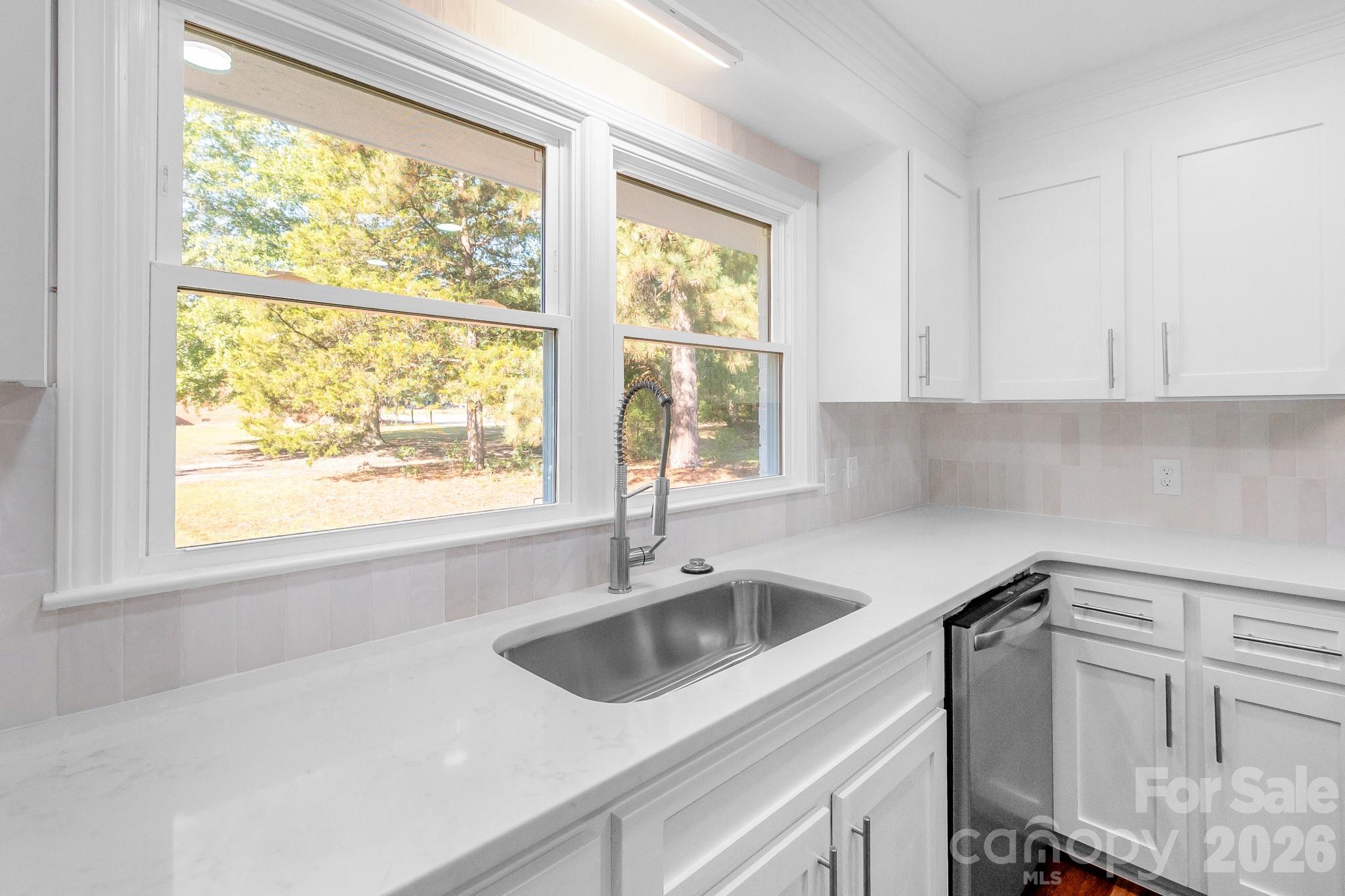 212 S Sycamore Street Property Photo 10