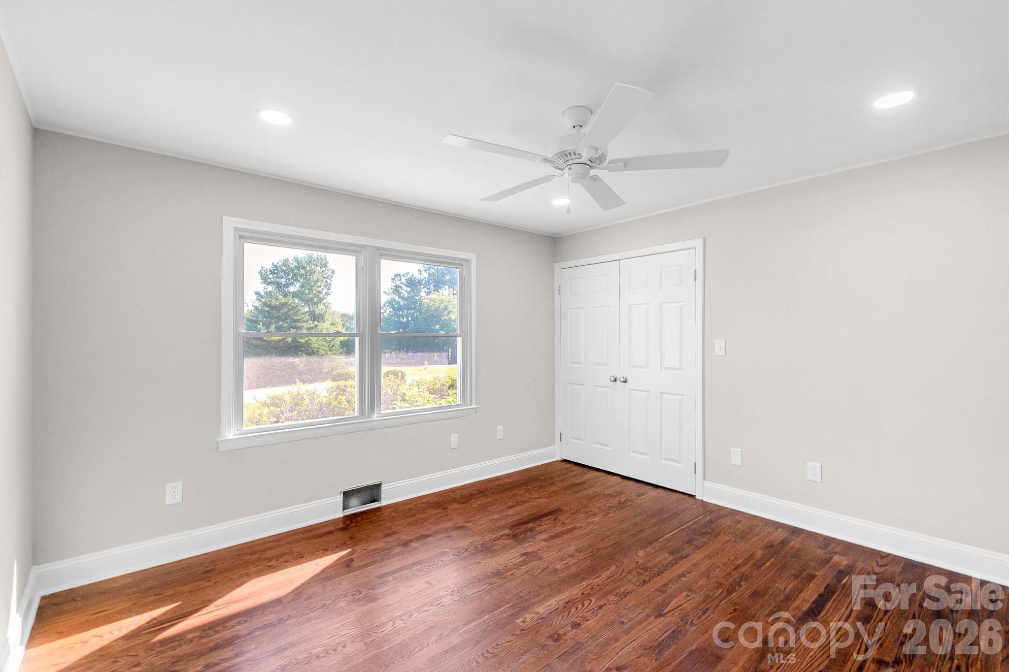 212 S Sycamore Street Property Photo 11