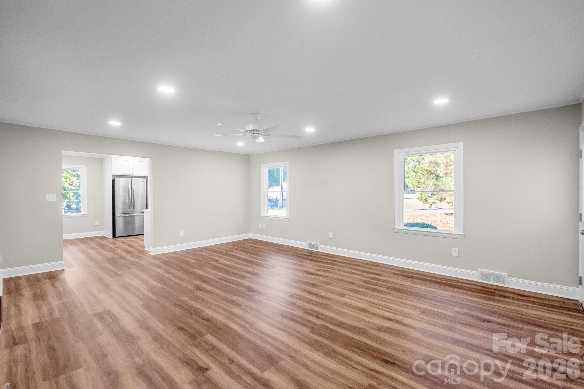 212 S Sycamore Street Property Photo 12