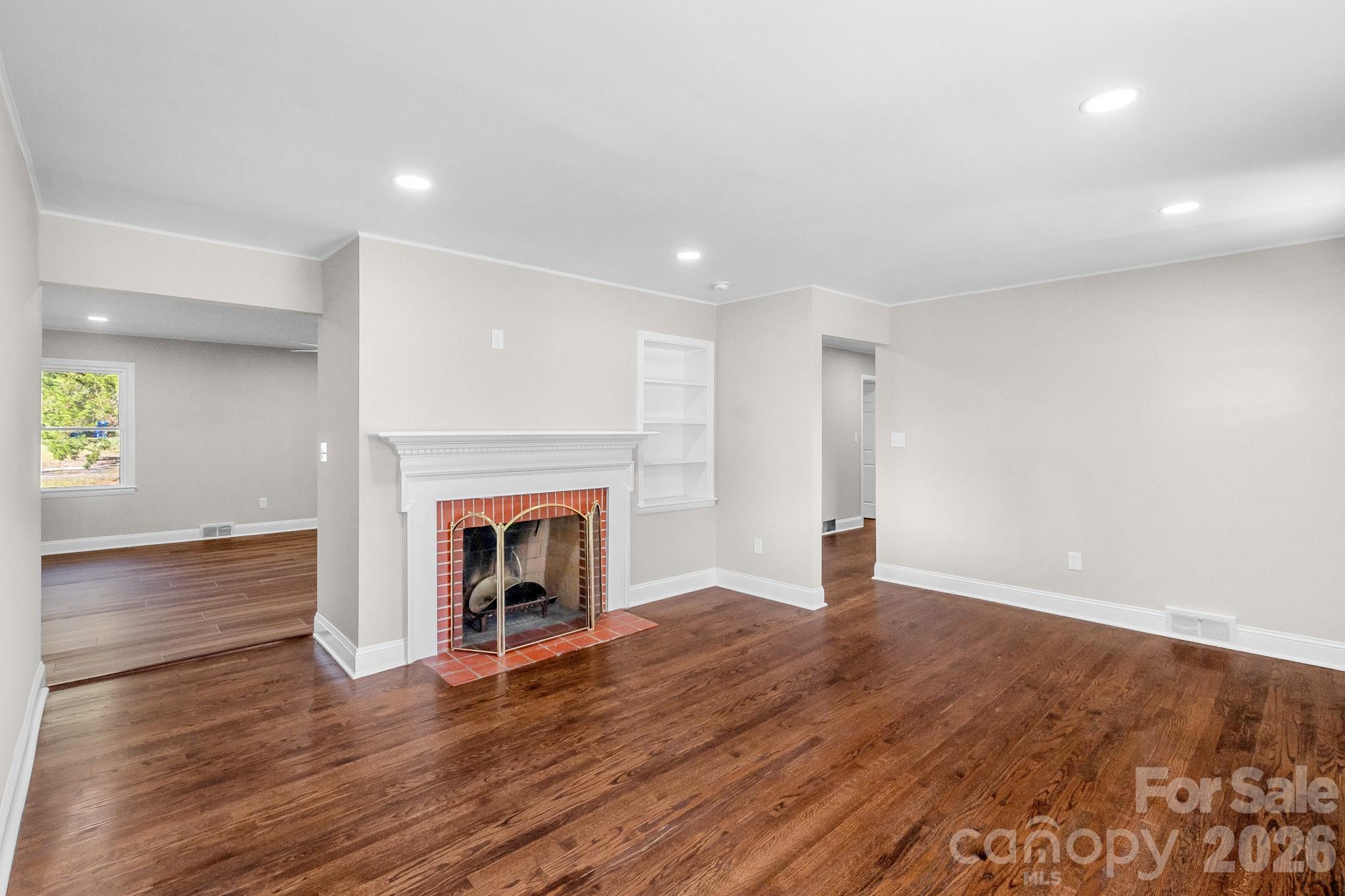 212 S Sycamore Street Property Photo 13