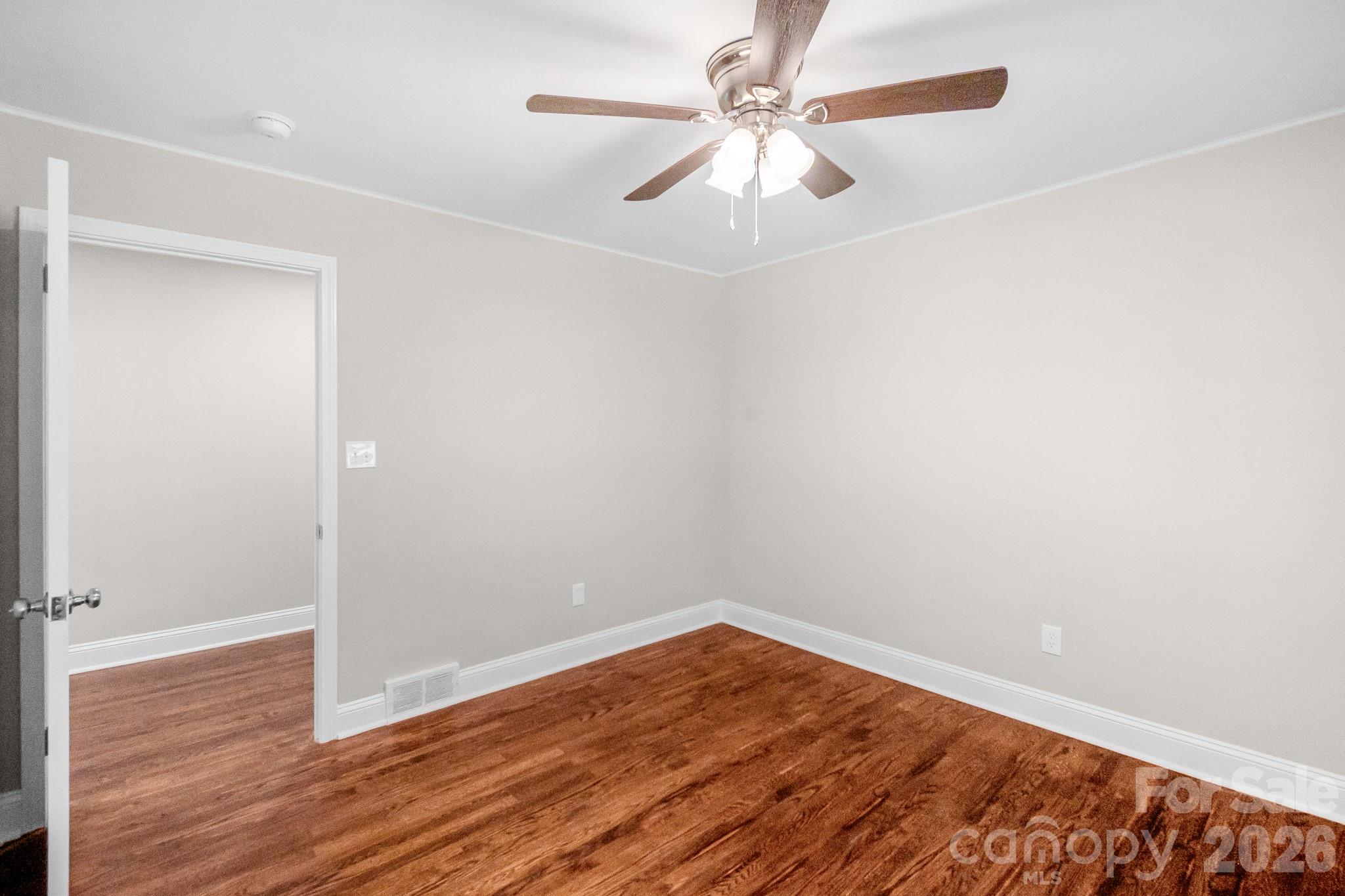212 S Sycamore Street Property Photo 15
