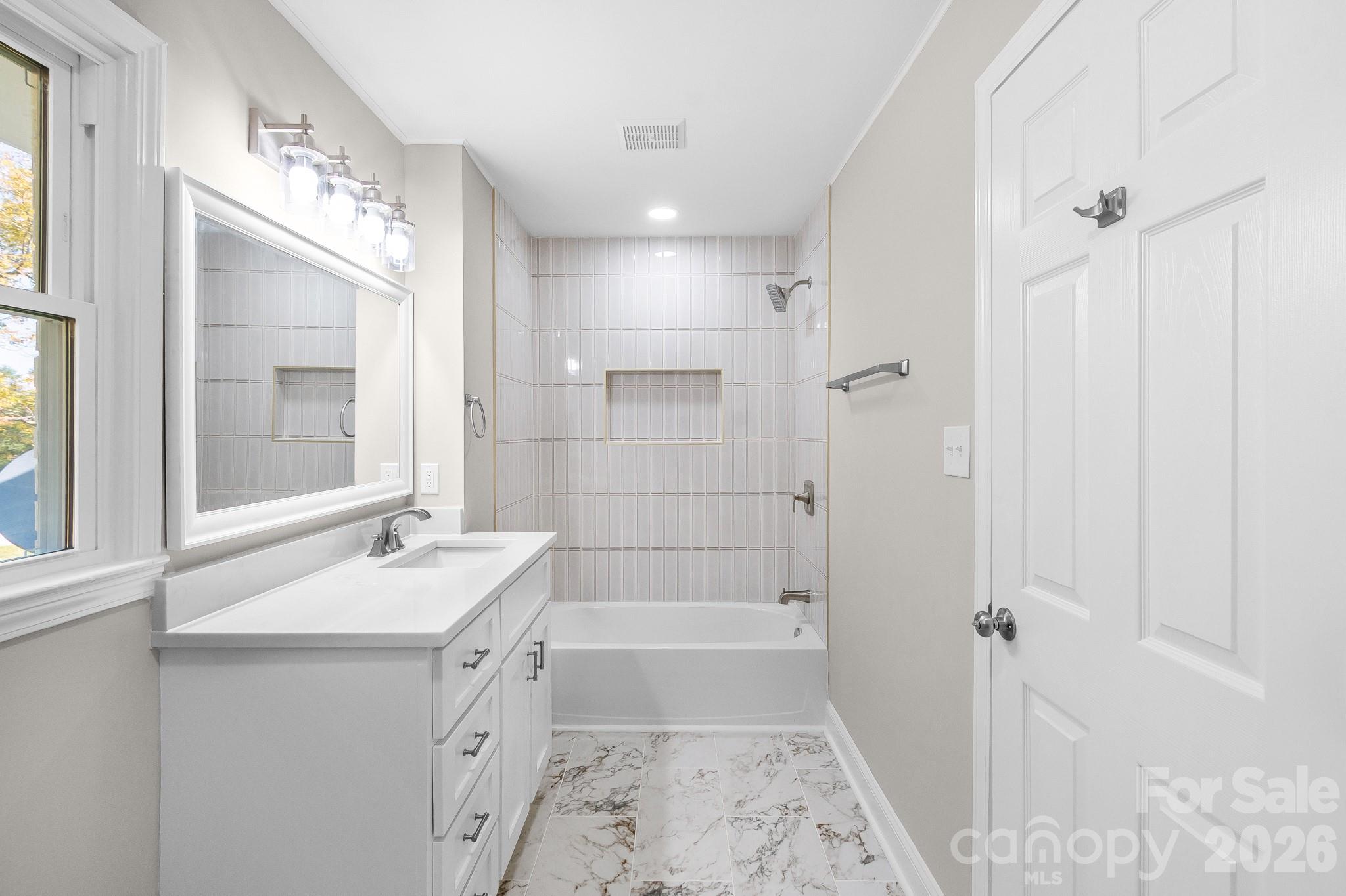 212 S Sycamore Street Property Photo 16