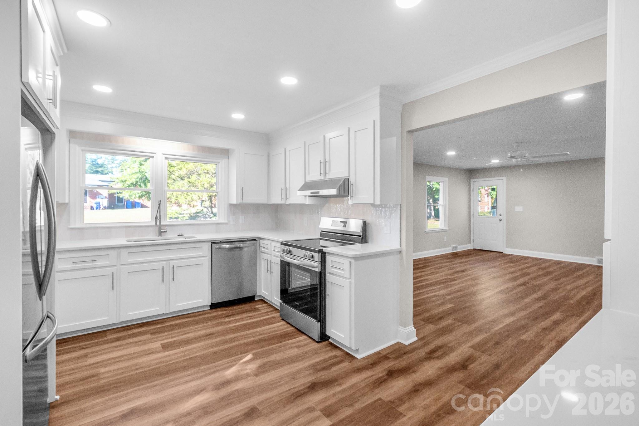 212 S Sycamore Street Property Photo 17