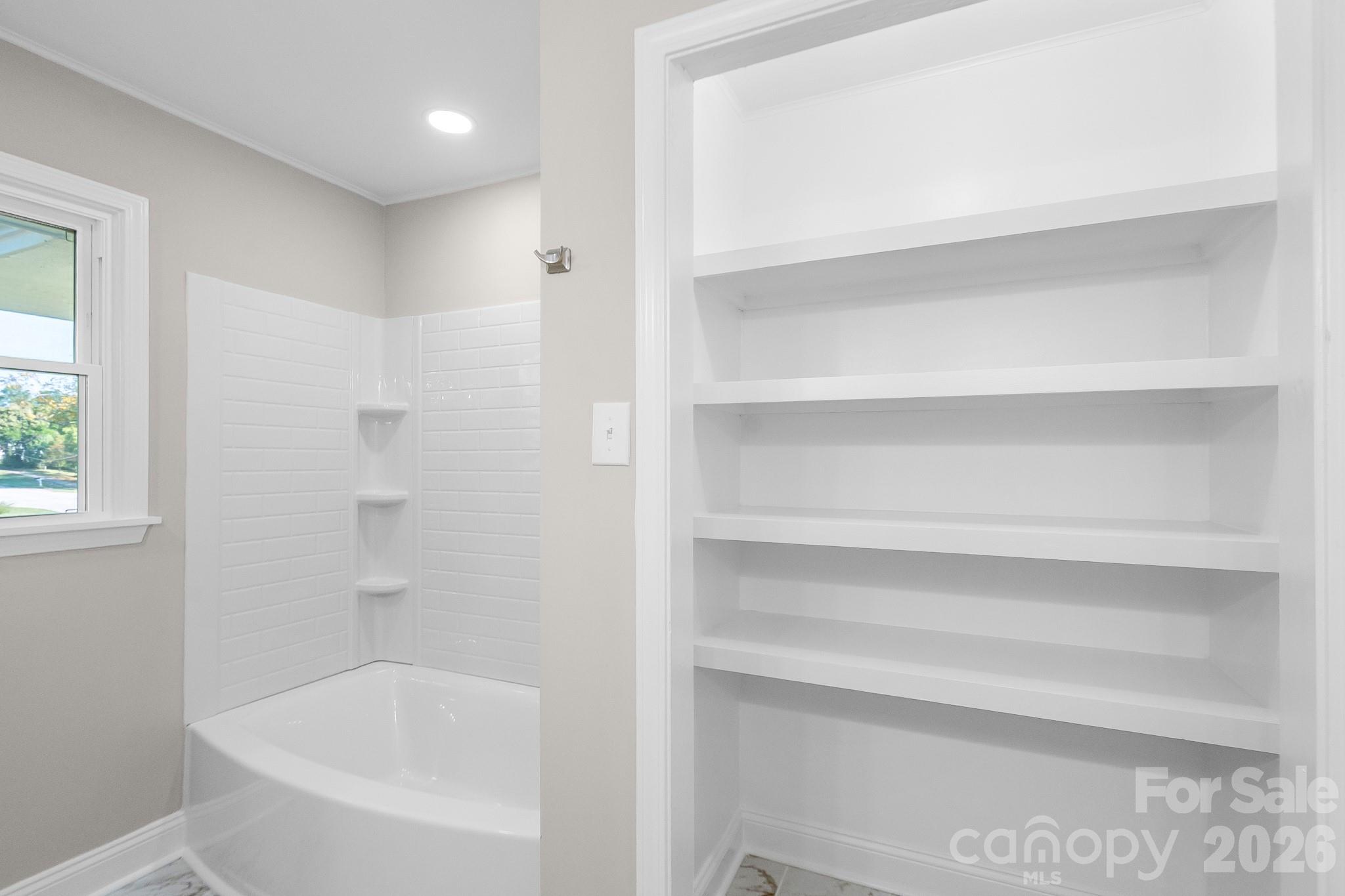 212 S Sycamore Street Property Photo 19