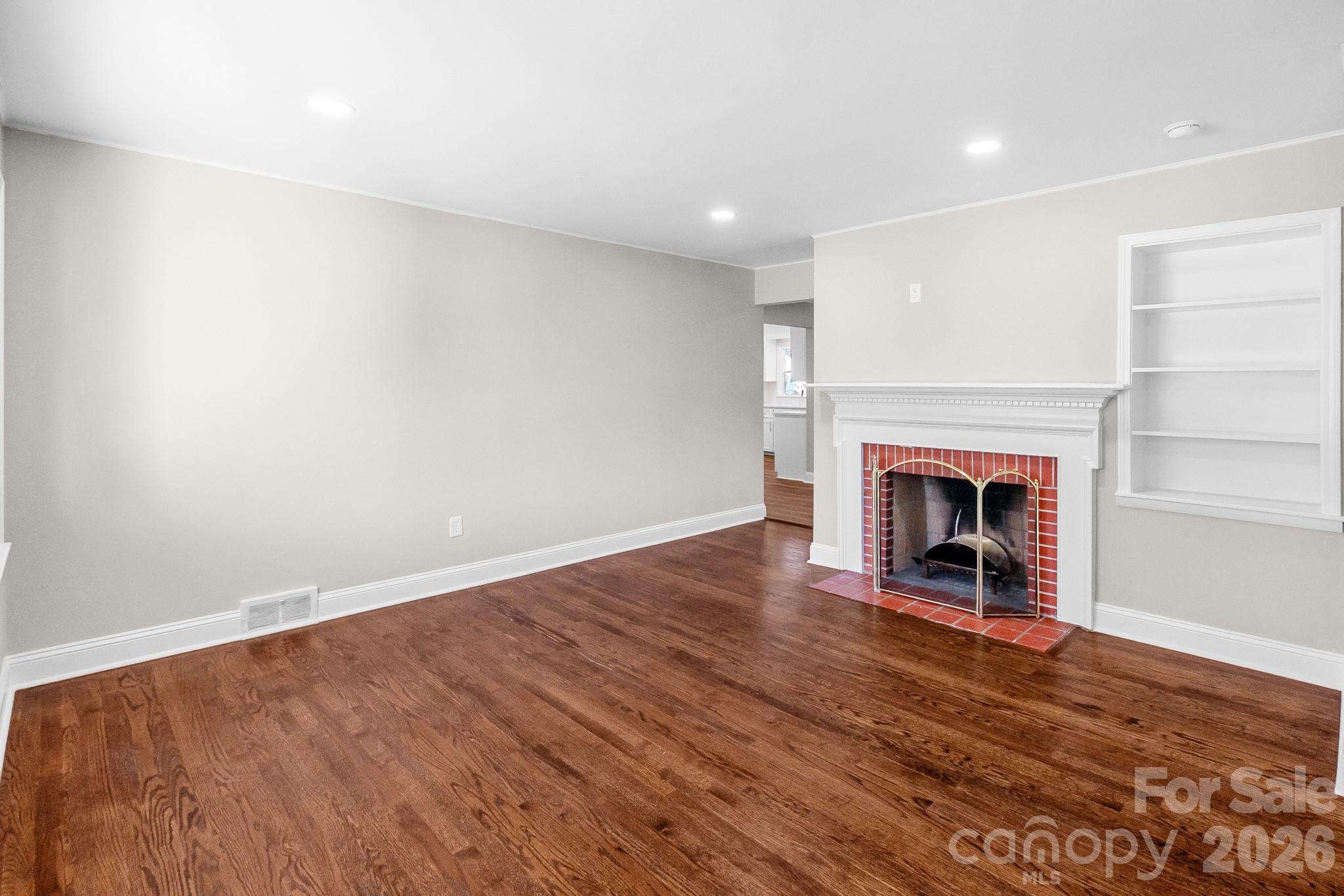 212 S Sycamore Street Property Photo 20