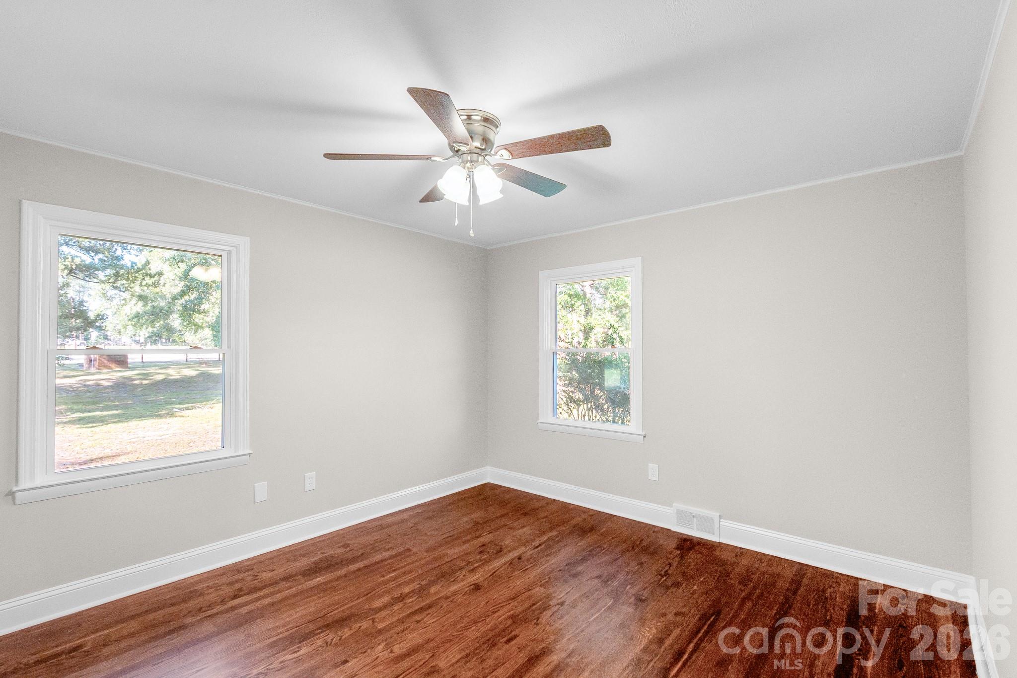 212 S Sycamore Street Property Photo 28