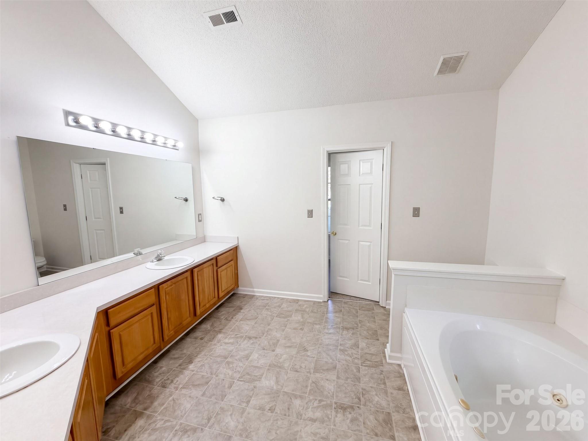 4315 Enoch Drive Property Photo 11