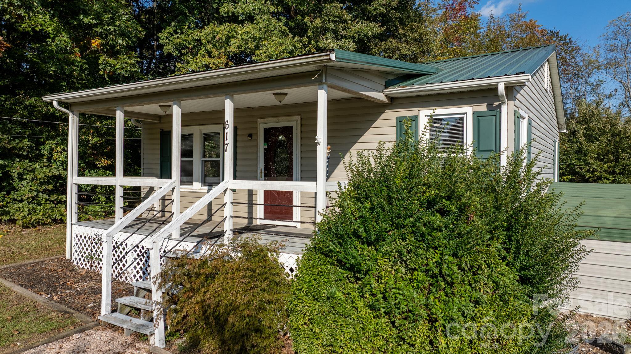 617 Hawthorne Street Property Photo 2
